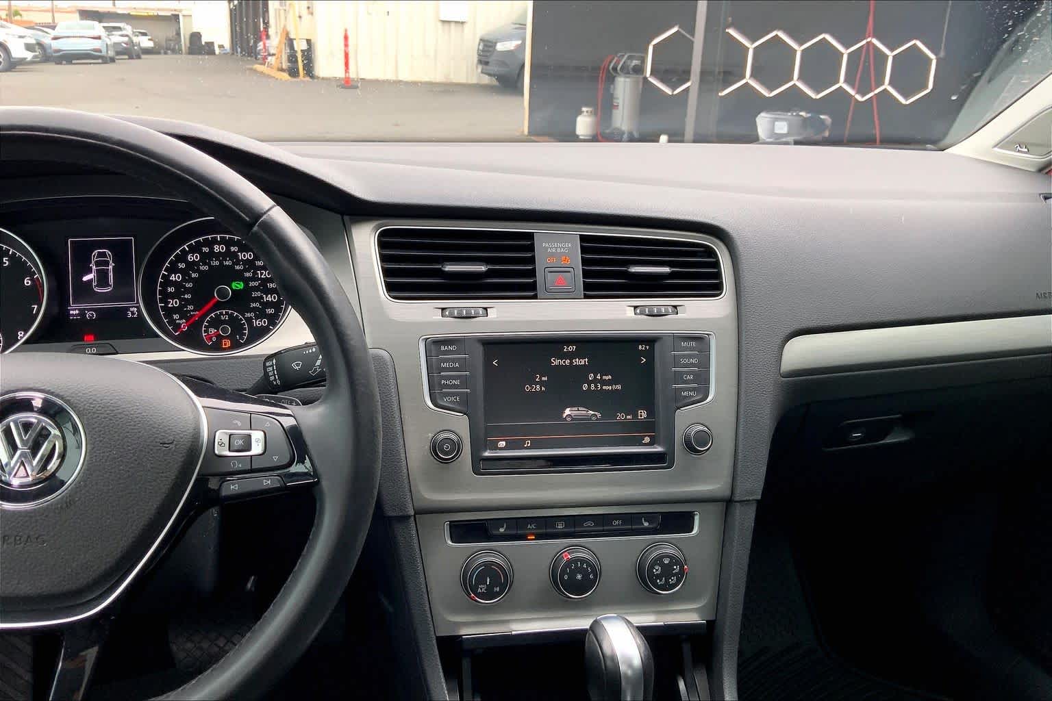 Thumbnail: 2016 Volkswagen Golf - 15