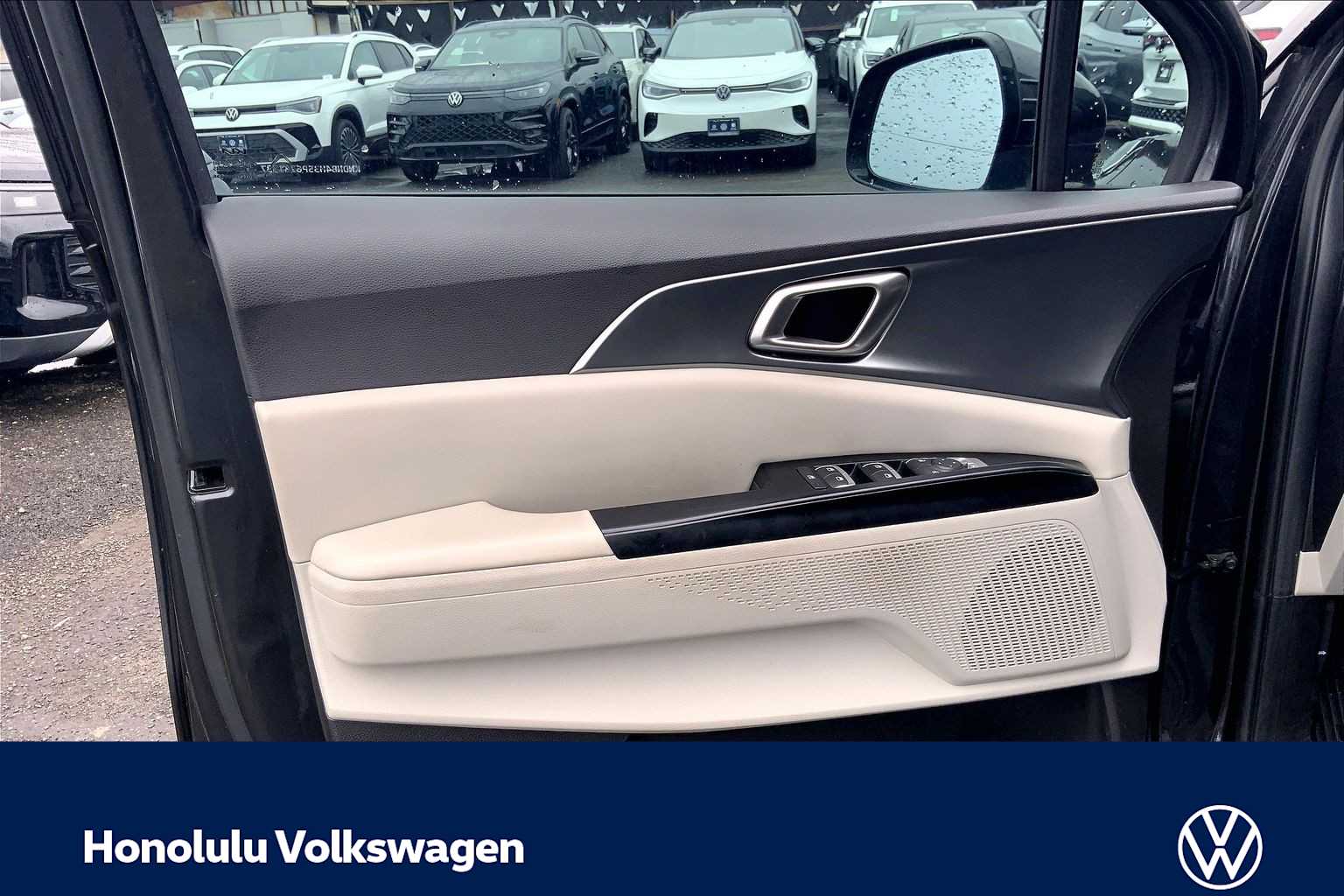 Thumbnail: 2023 Kia Carnival - 27