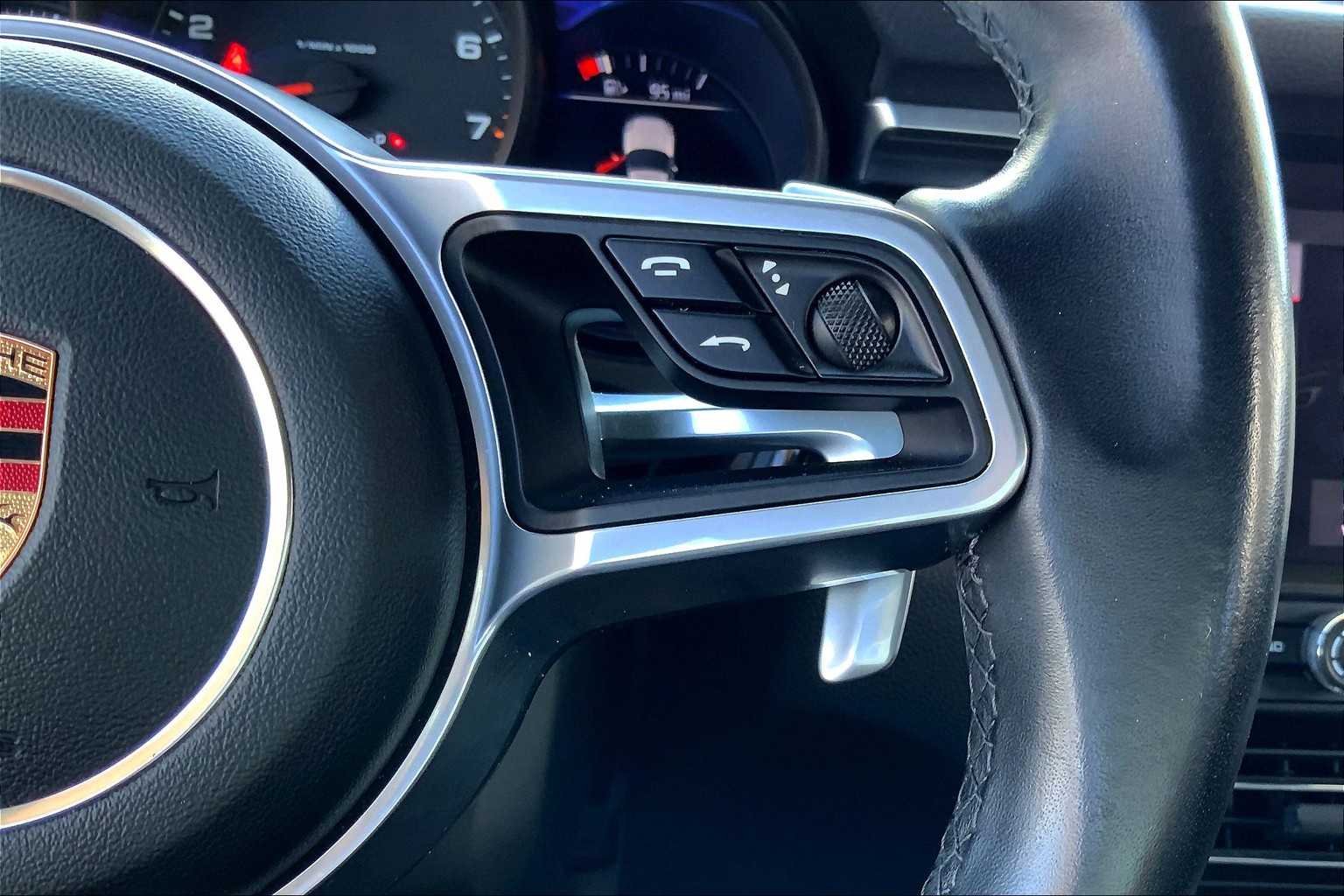 2020 Porsche Macan  24