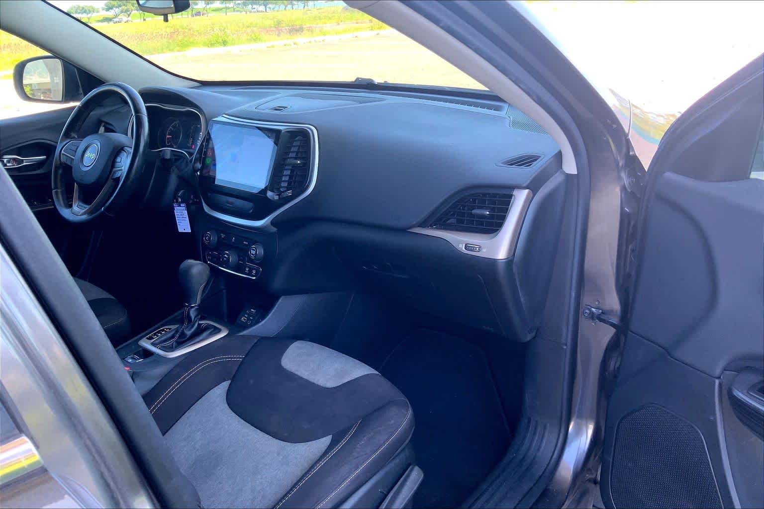 Thumbnail: 2014 Jeep Cherokee - 23