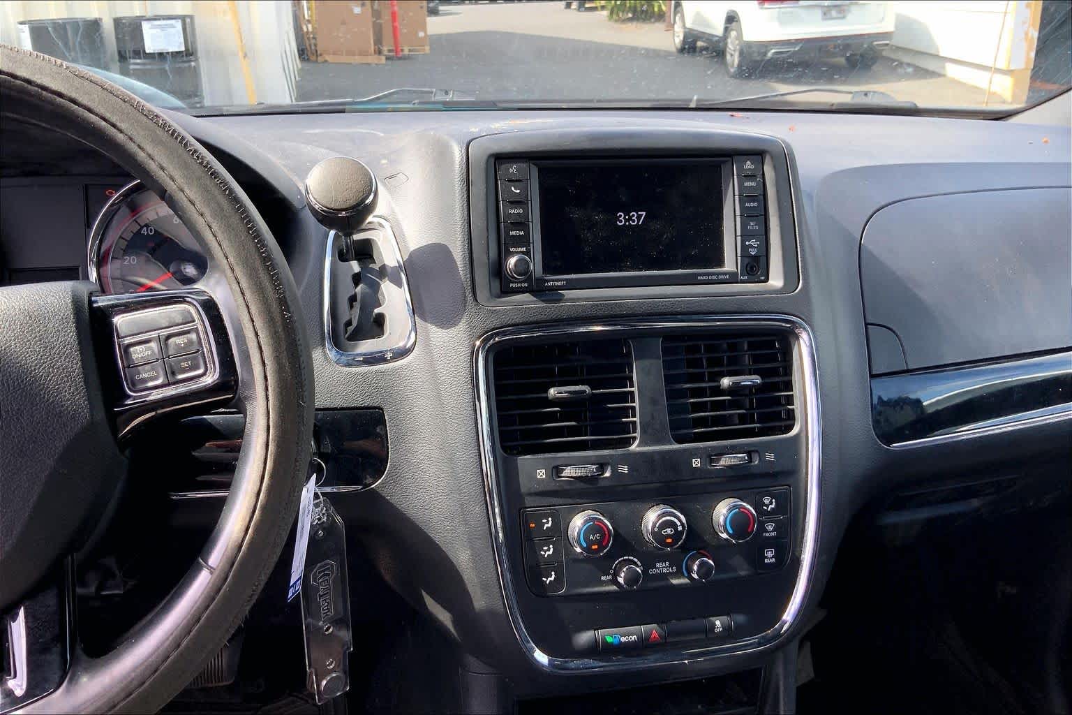 Thumbnail: 2019 Dodge Grand Caravan - 15