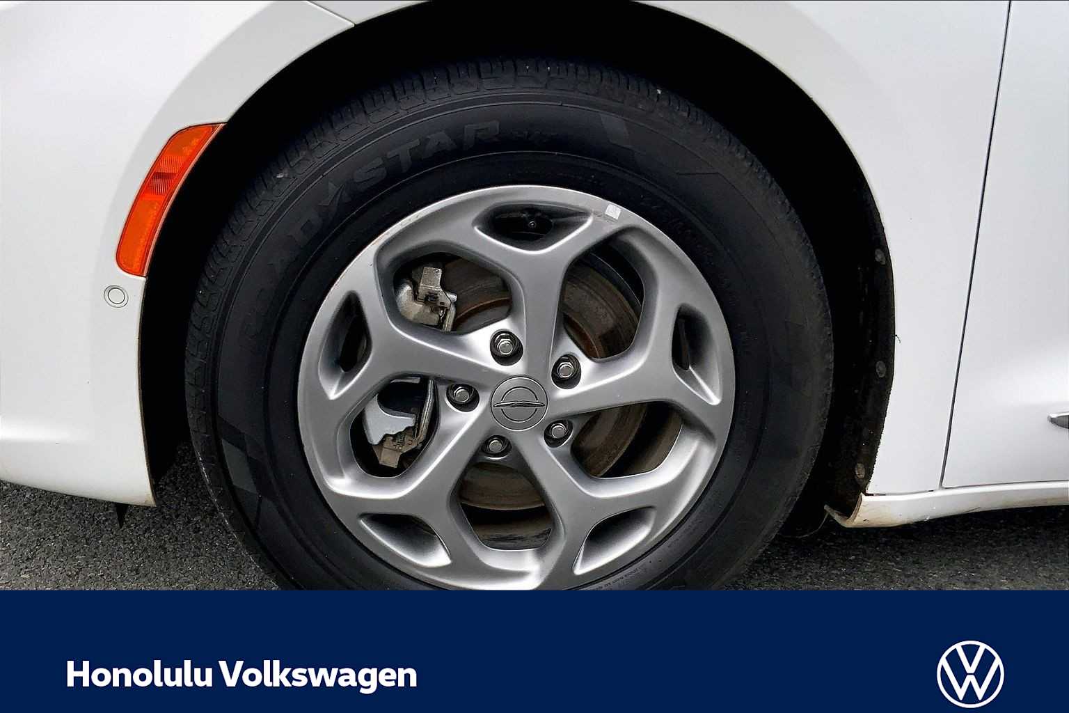 Thumbnail: 2022 Chrysler Pacifica - 8