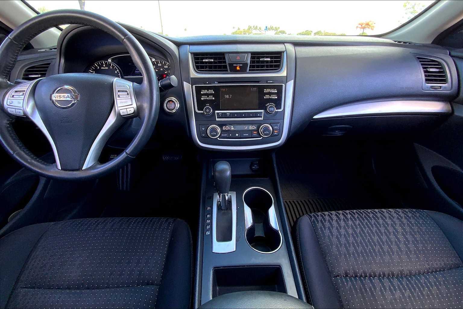 Thumbnail: 2016 Nissan Altima - 9