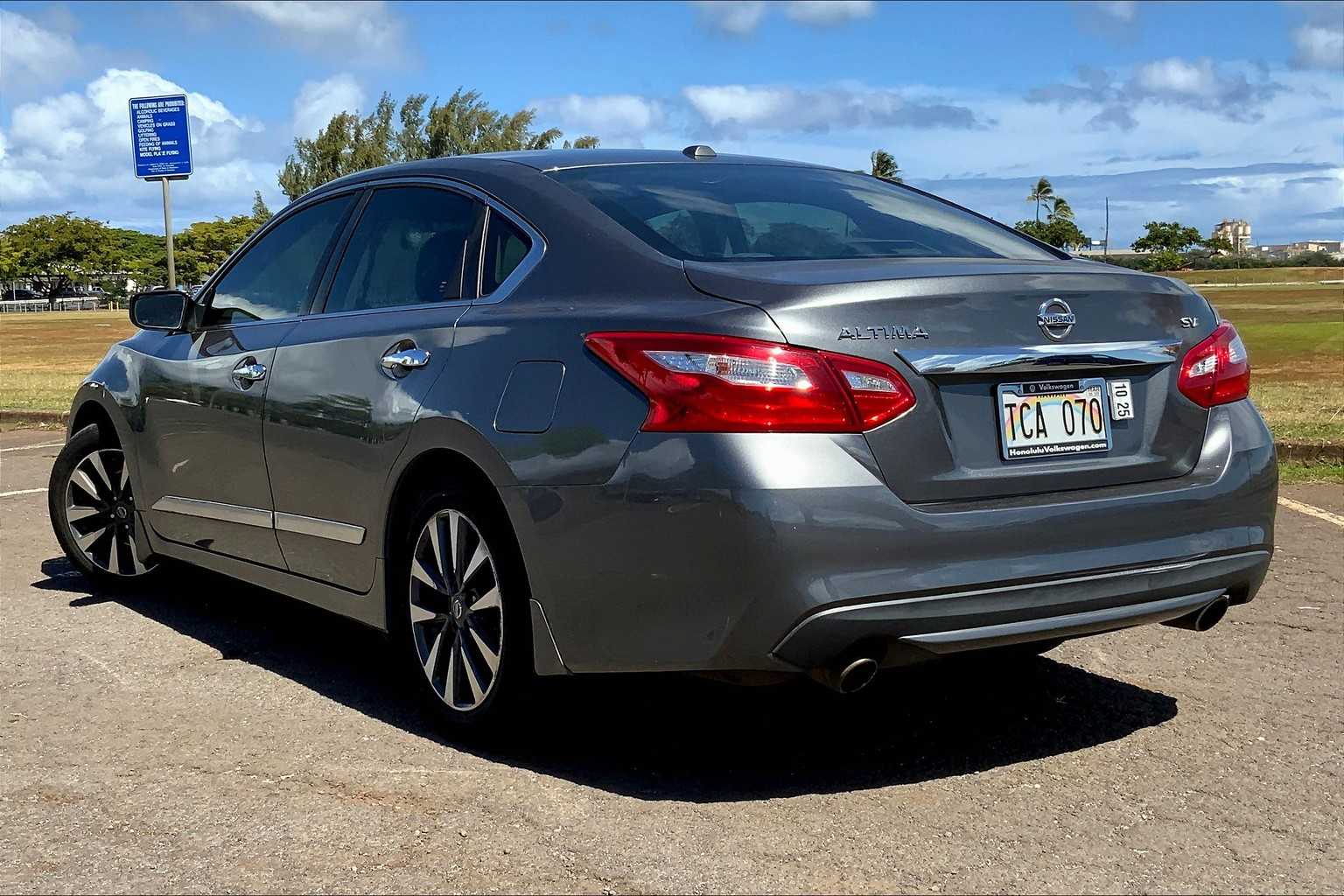 Thumbnail: 2016 Nissan Altima - 4
