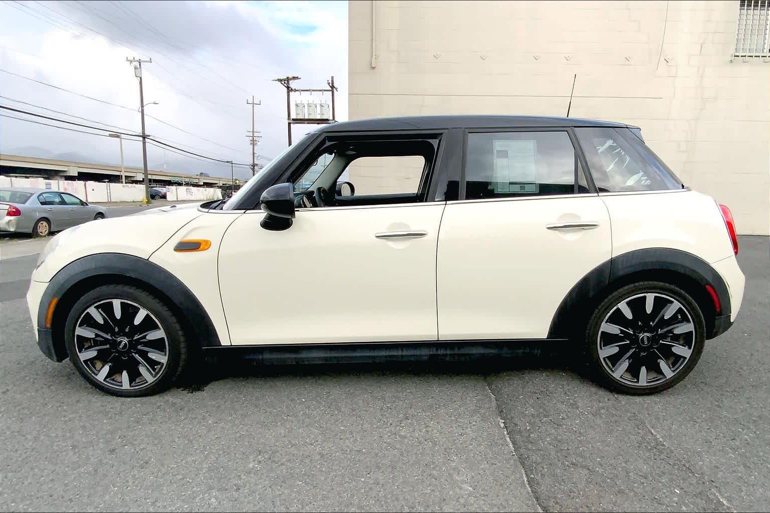 Thumbnail: 2017 MINI Cooper Hardtop - 3