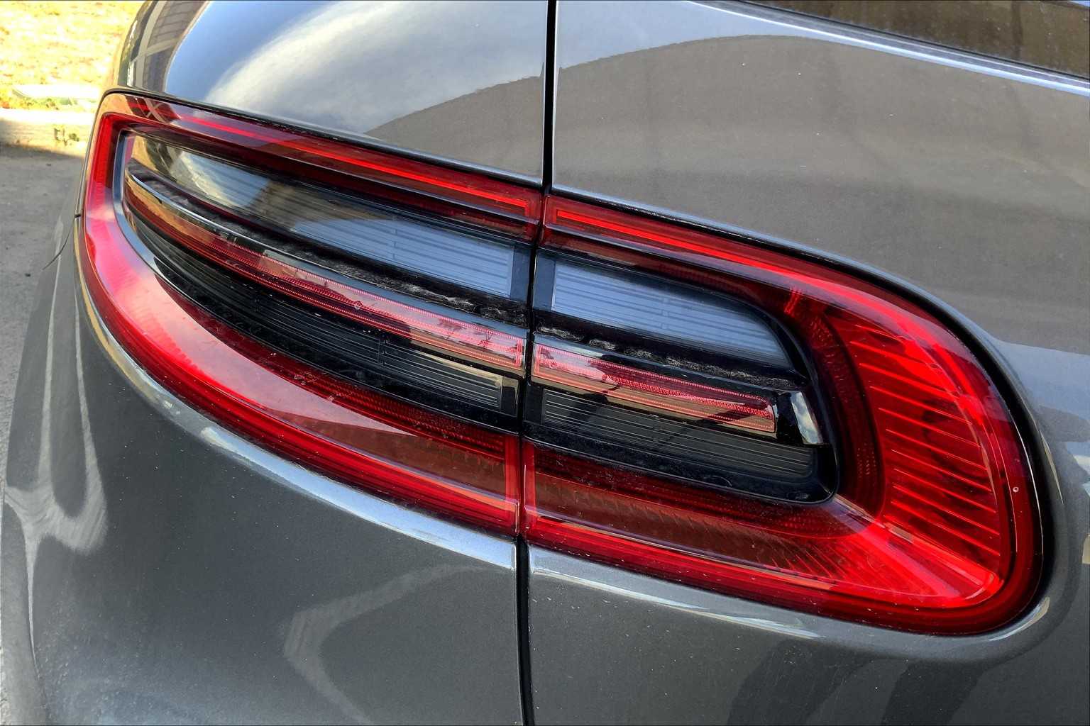 Thumbnail: 2015 Porsche Macan - 31