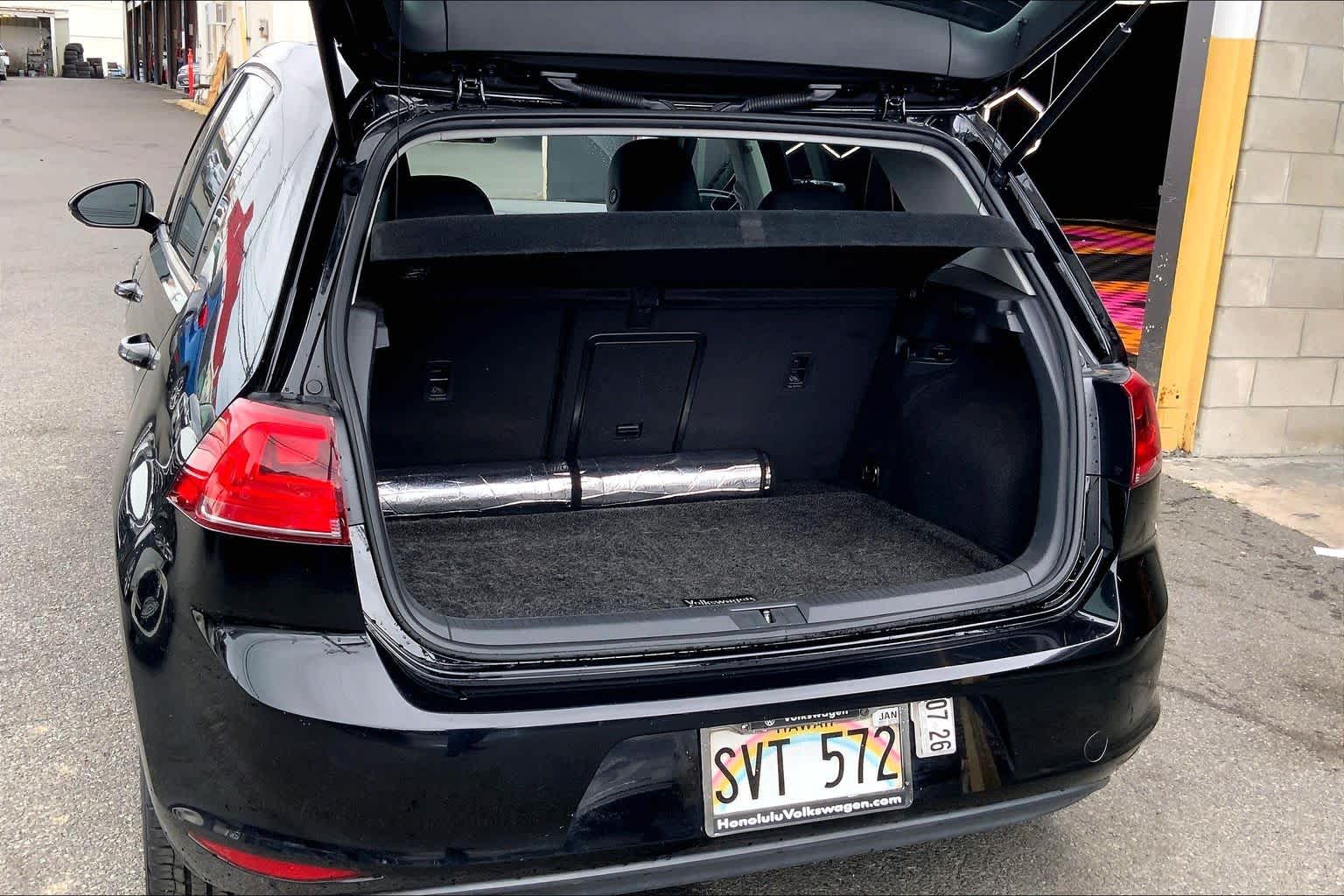 Thumbnail: 2016 Volkswagen Golf - 18