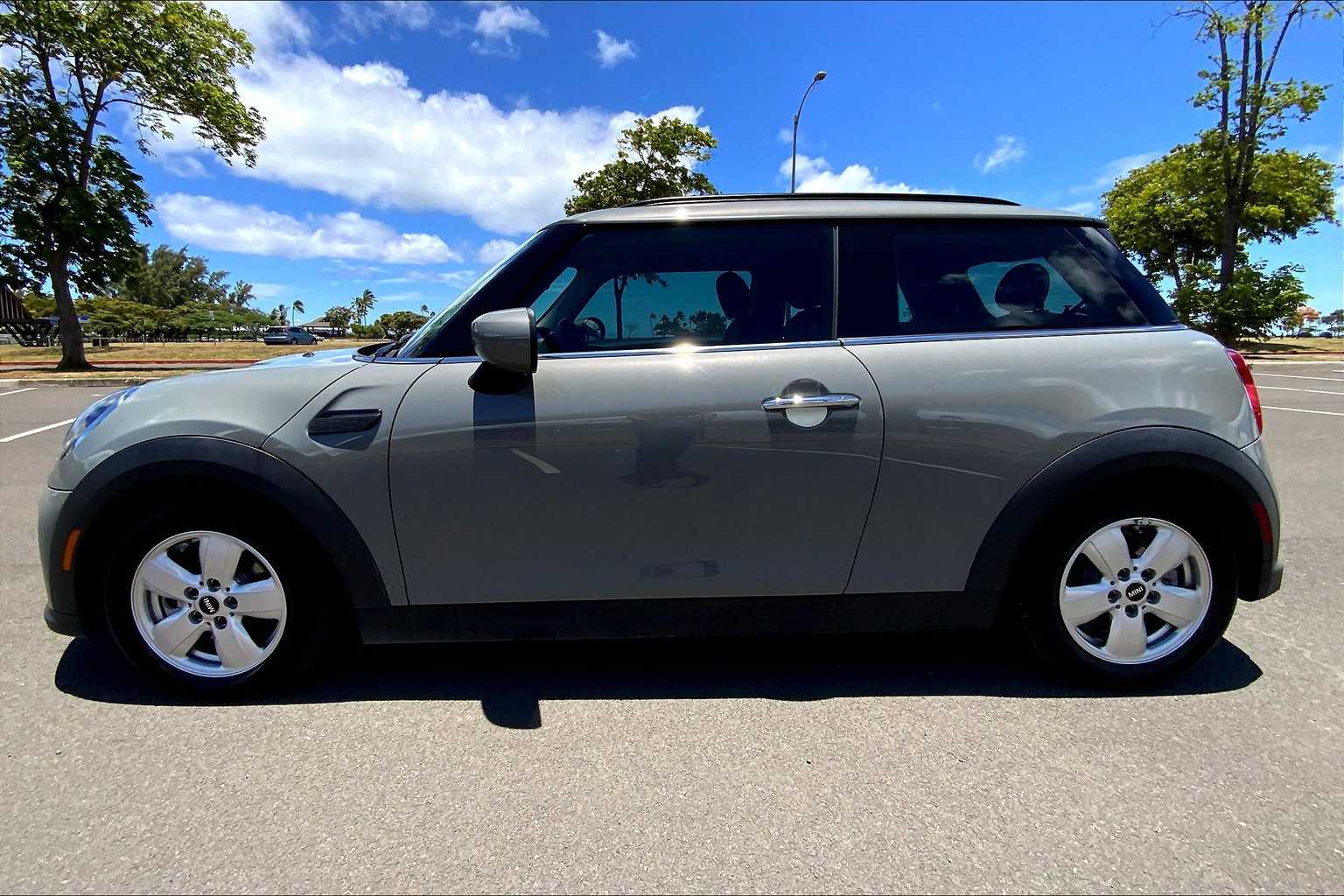 Thumbnail: 2022 MINI Cooper Hardtop - 3