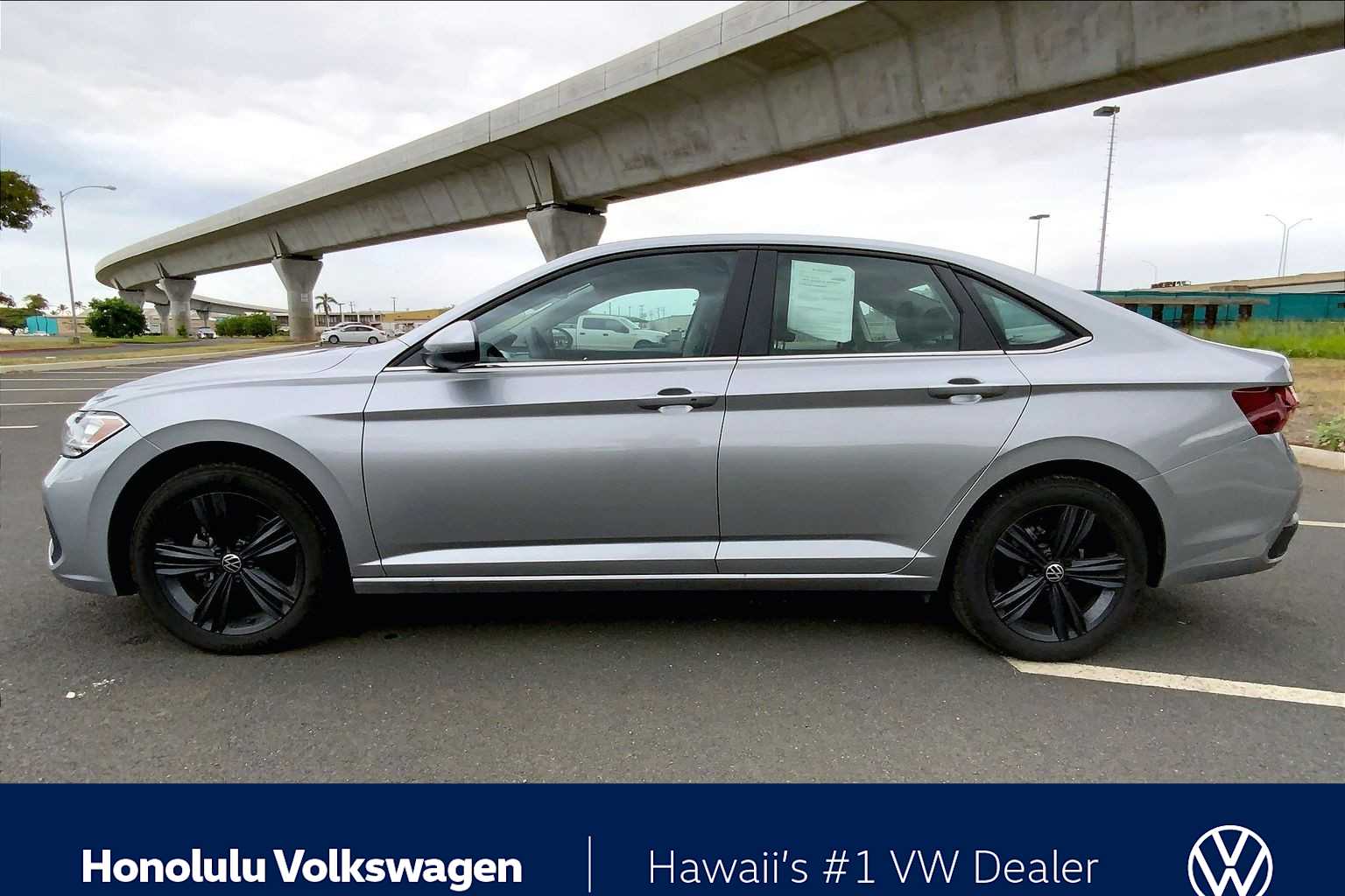 Thumbnail: 2024 Volkswagen Jetta - 4