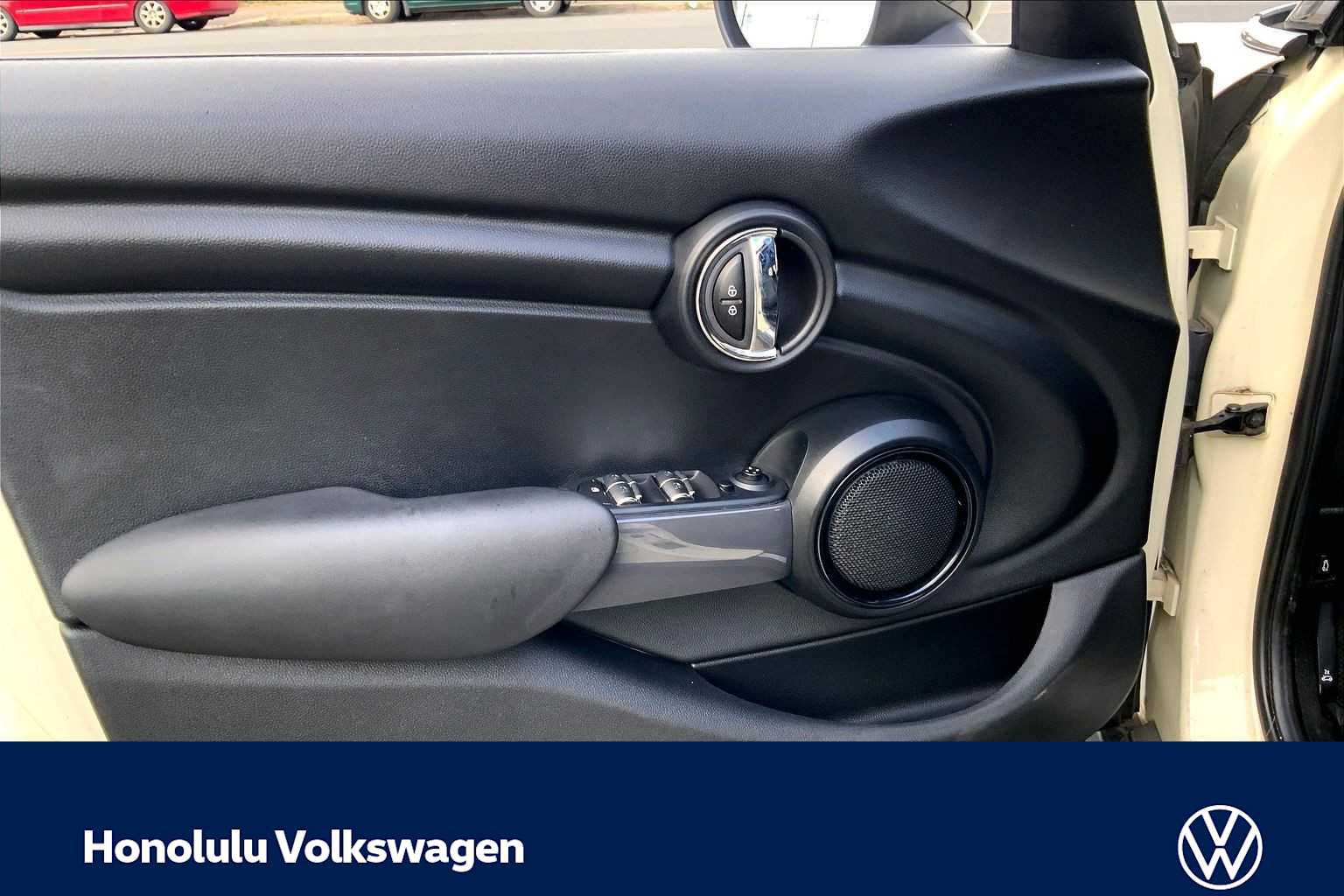 Thumbnail: 2017 MINI Cooper Hardtop - 25