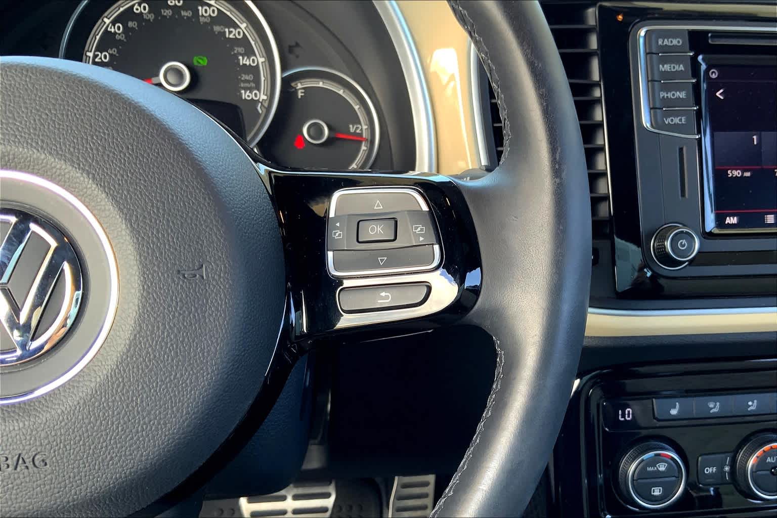 Thumbnail: 2019 Volkswagen Beetle - 23