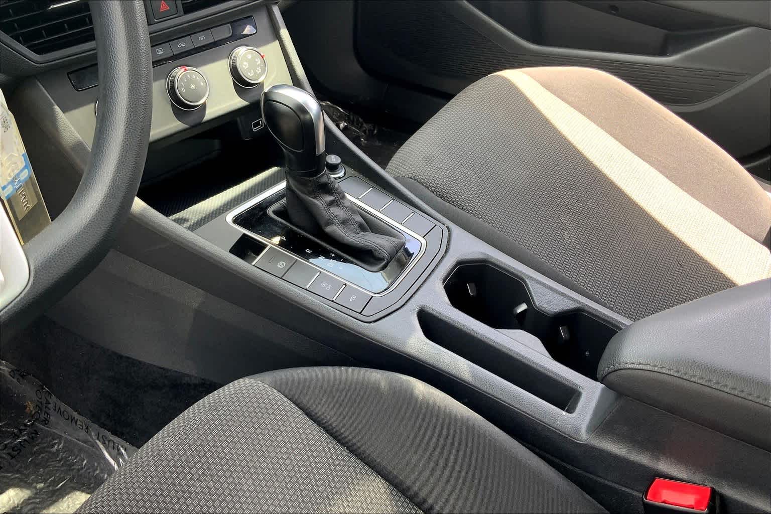 Thumbnail: 2019 Volkswagen Jetta - 16