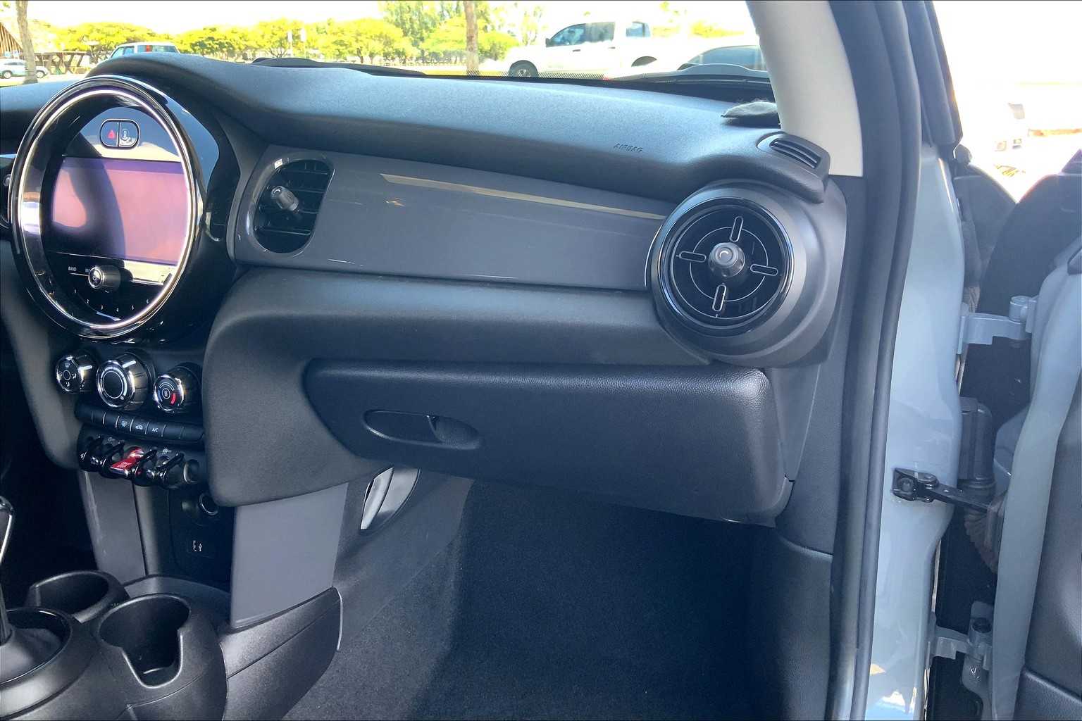 Thumbnail: 2022 MINI Cooper Hardtop - 21