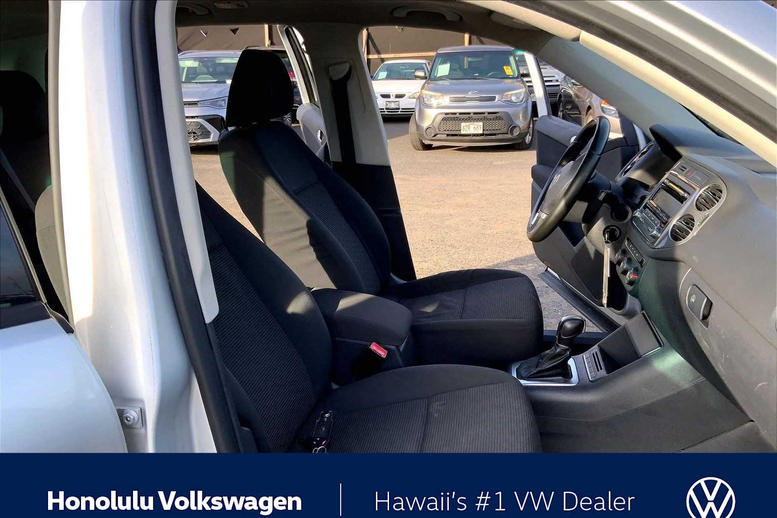 Thumbnail: 2013 Volkswagen Tiguan - 12