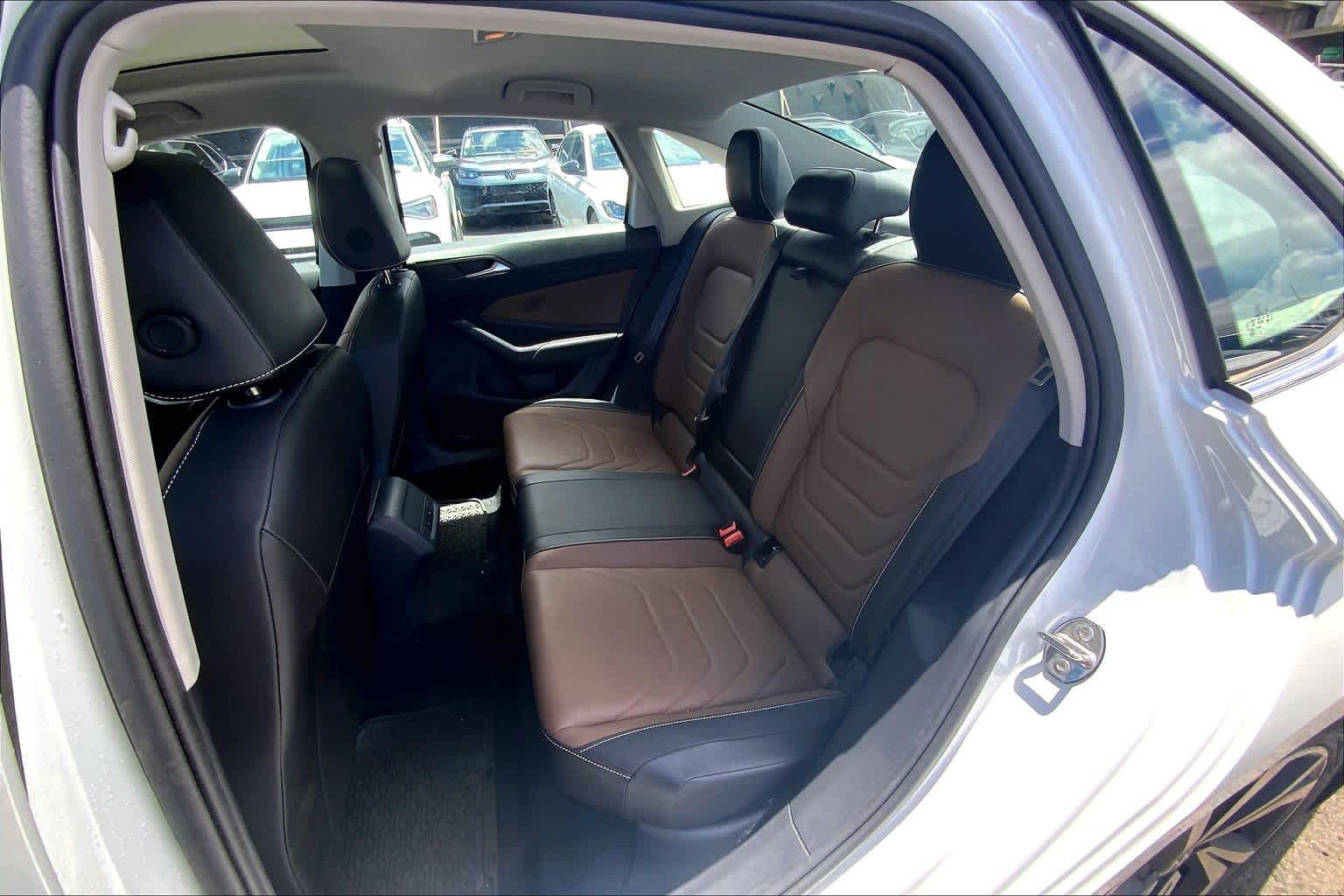 Thumbnail: 2017 Volkswagen Jetta - 29