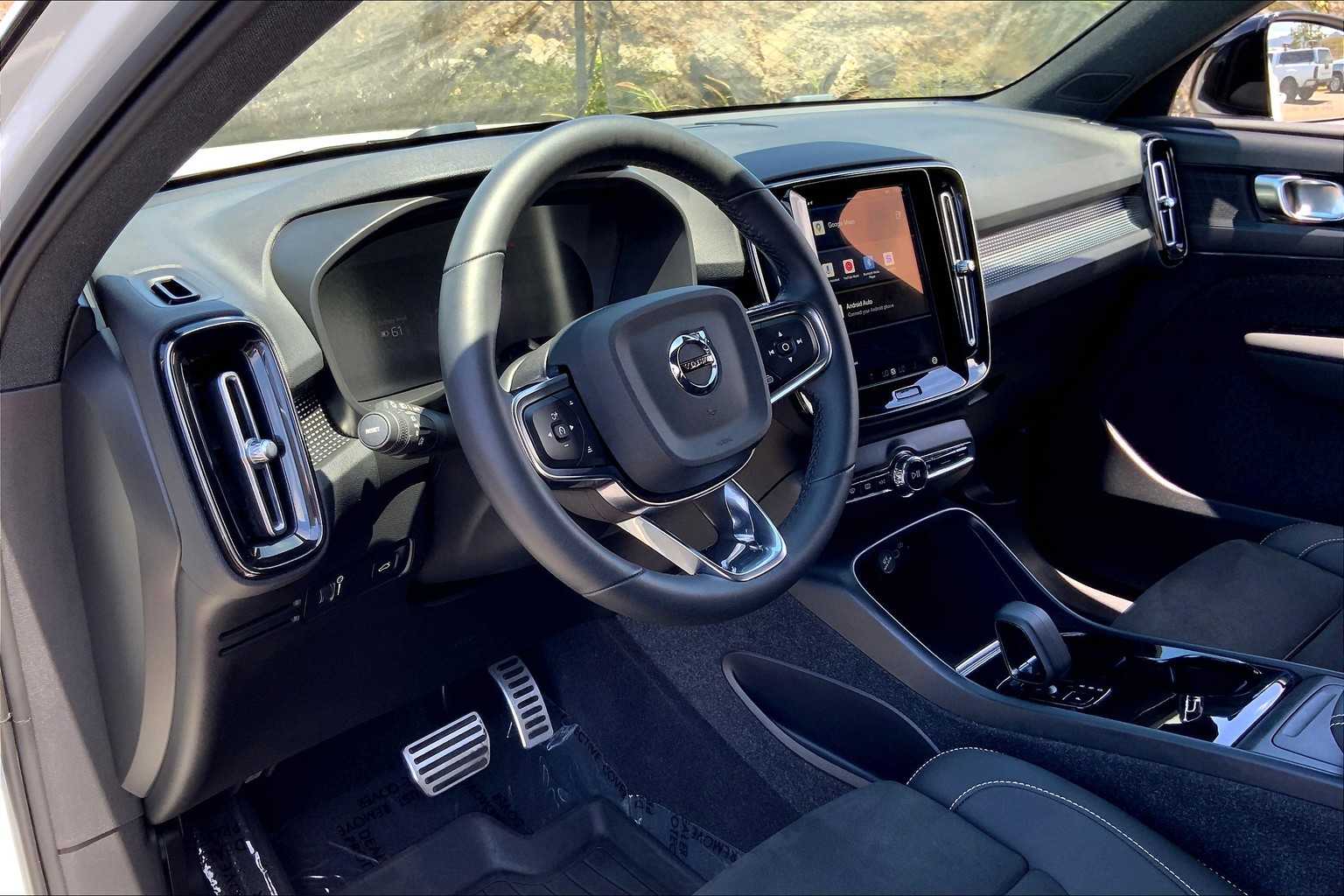 Used 2022 Volvo XC40 Plus with VIN YV4ED3UR9N2747352 for sale in Honolulu, HI