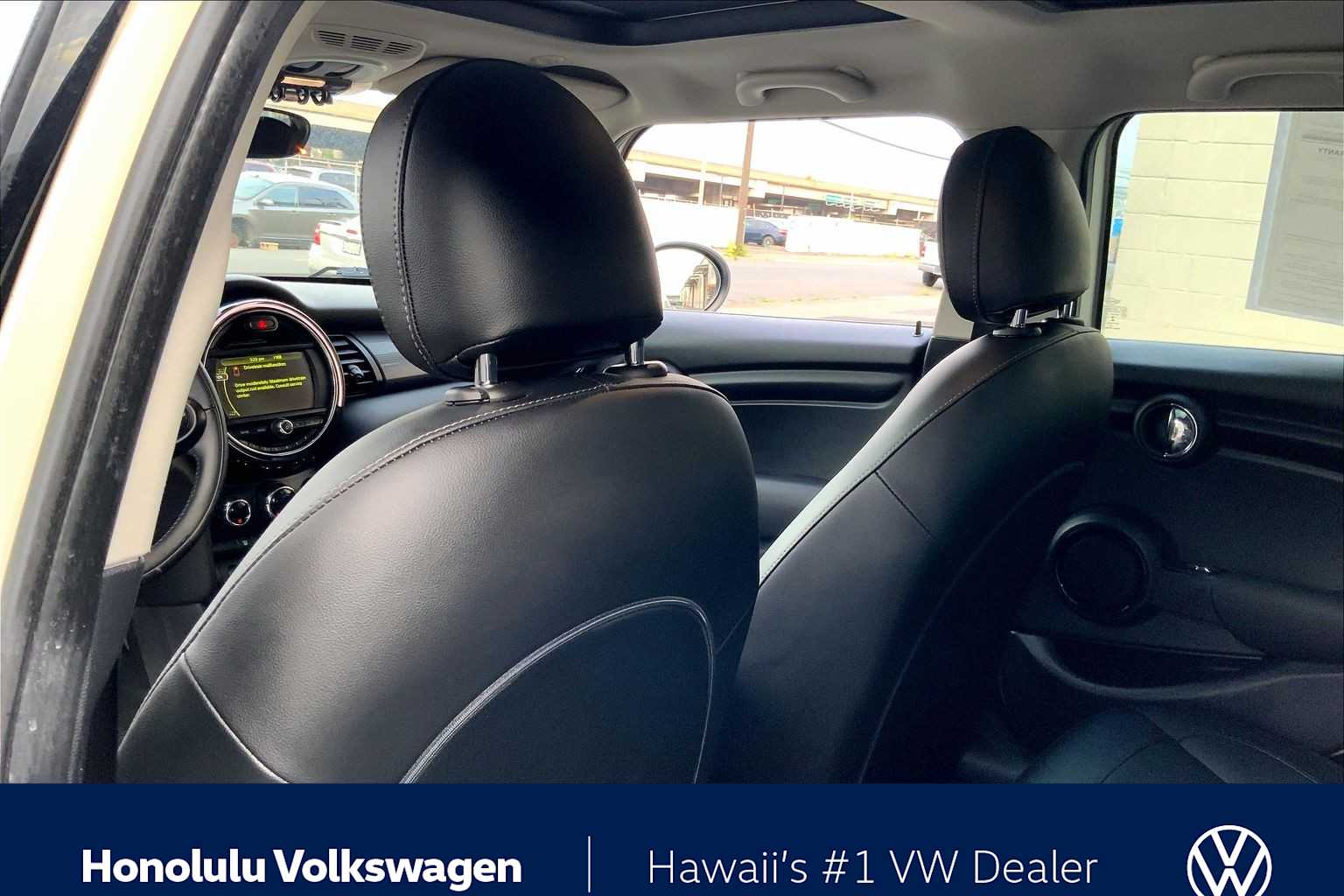 Thumbnail: 2017 MINI Cooper Hardtop - 11