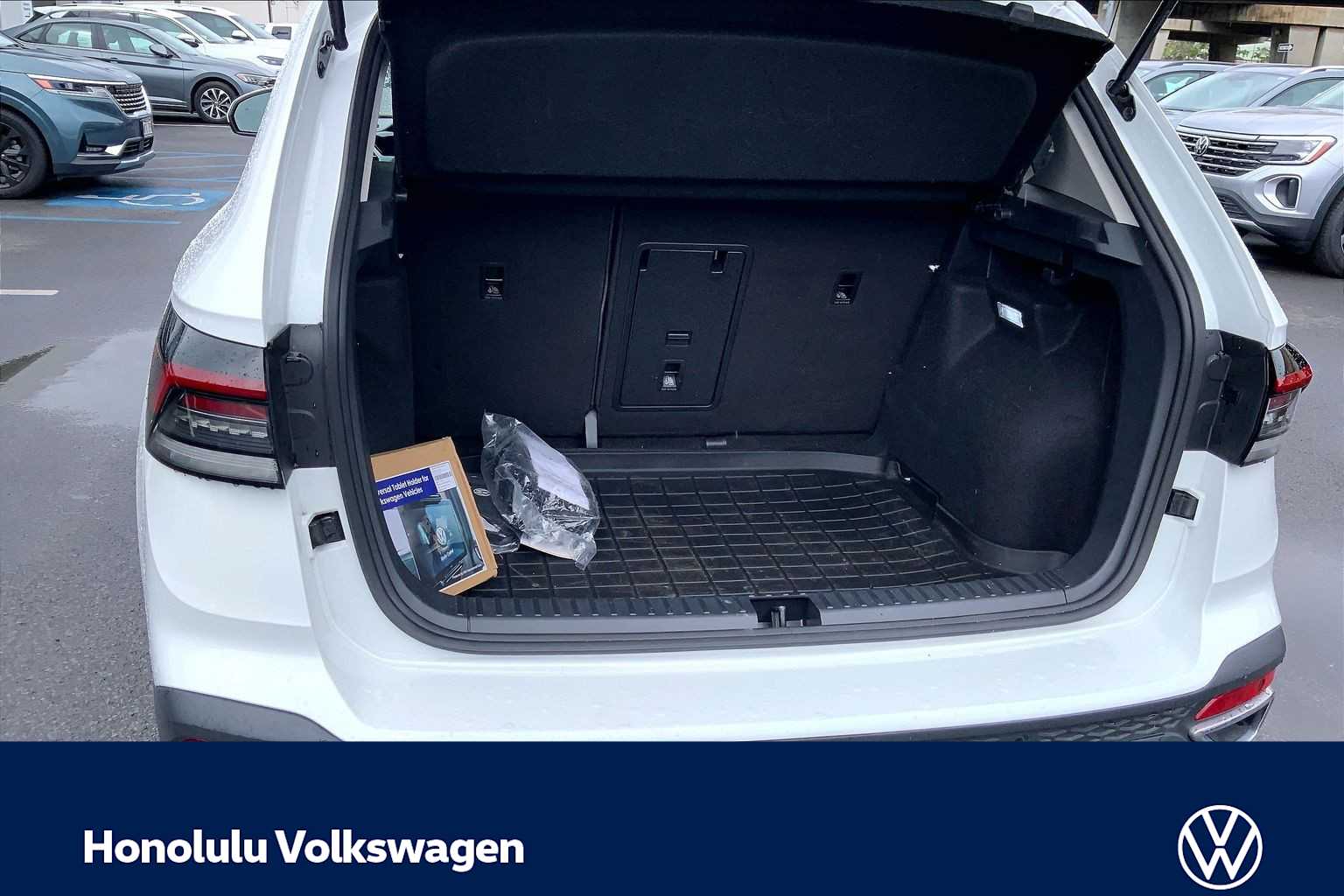 Thumbnail: 2025 Volkswagen Taos - 18