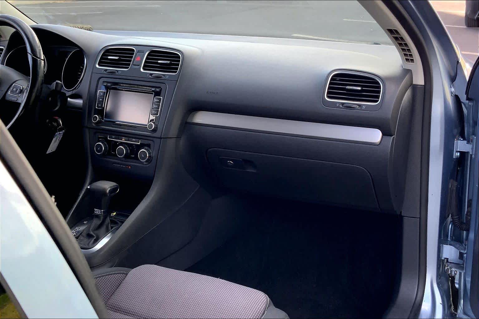 Thumbnail: 2011 Volkswagen Golf - 22