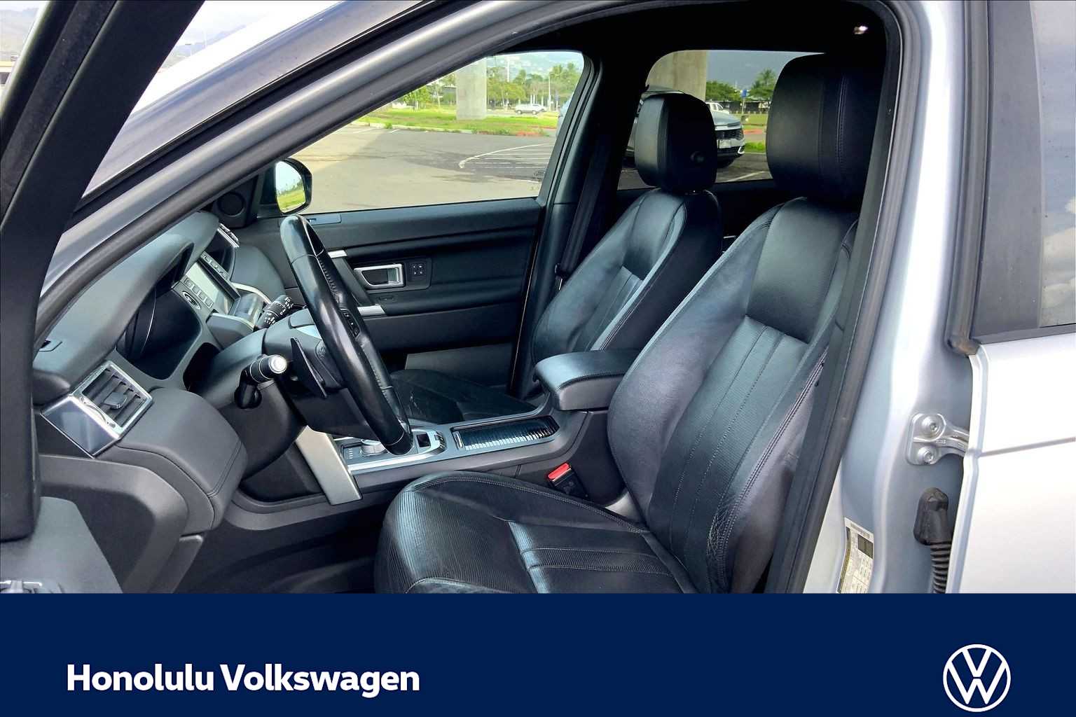 Thumbnail: 2016 Land Rover Discovery Sport - 11