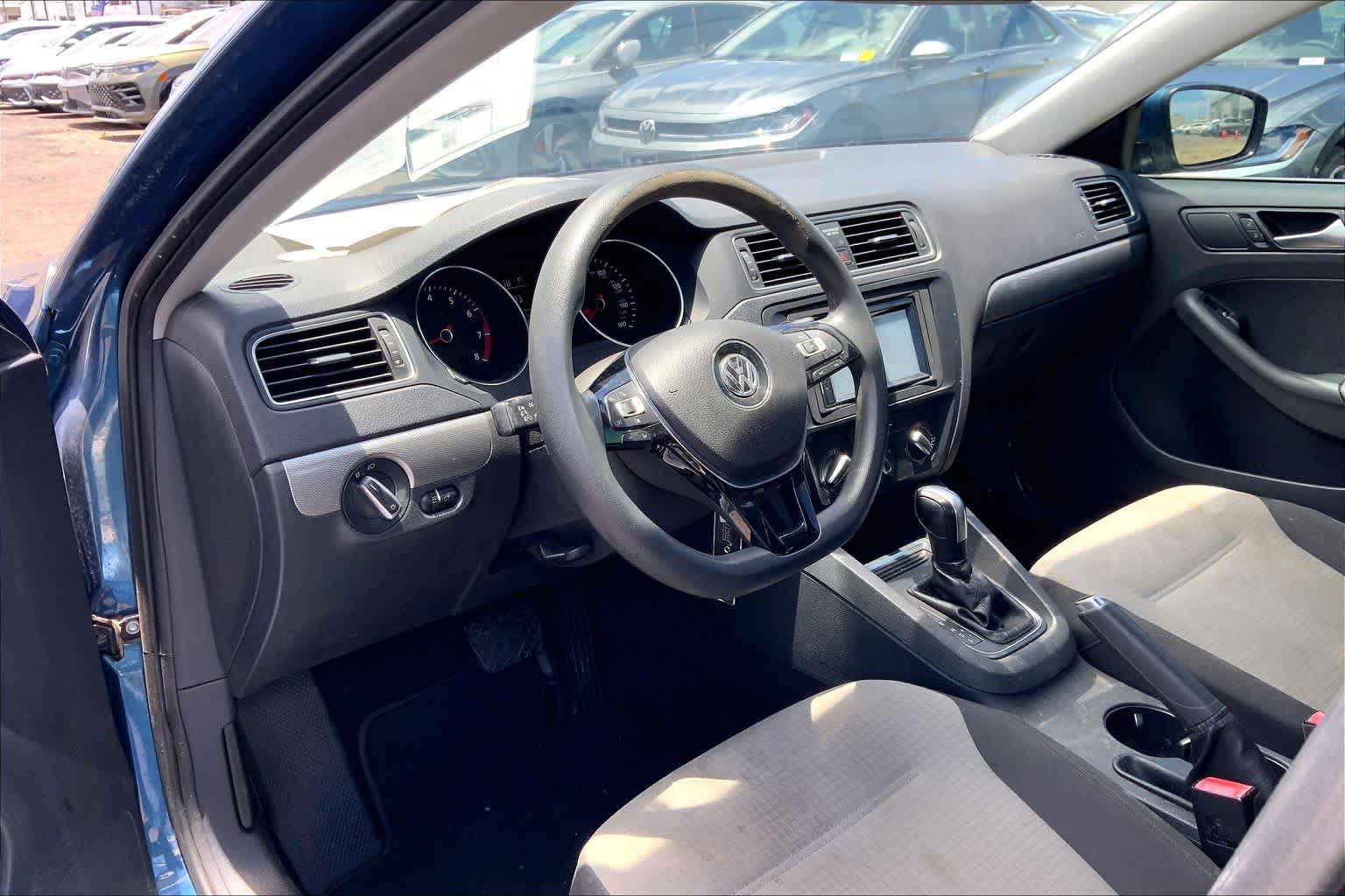 3VW2B7AJ9HM302136