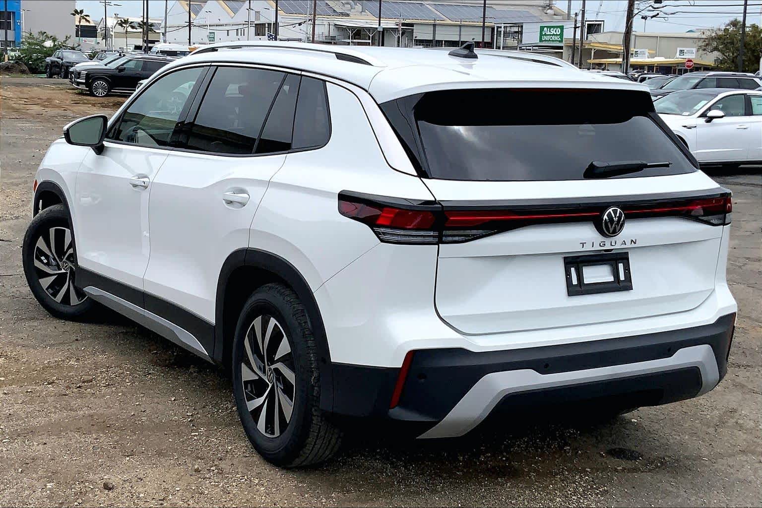 Thumbnail: 2026 Volkswagen Tiguan - 4