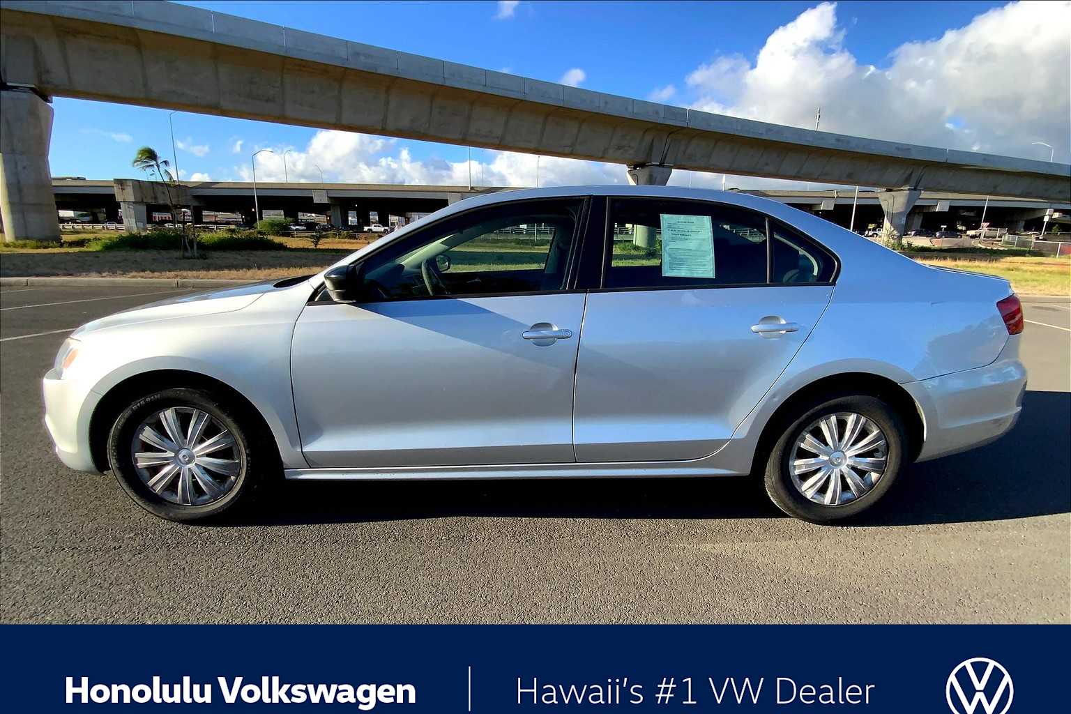 Thumbnail: 2013 Volkswagen Jetta - 3