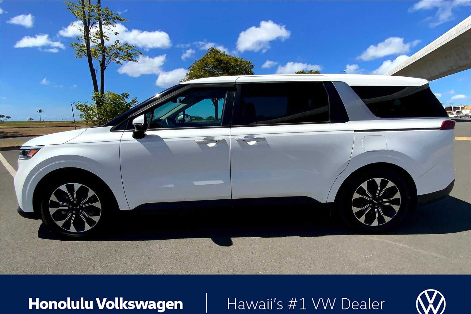 Thumbnail: 2022 Kia Carnival - 3