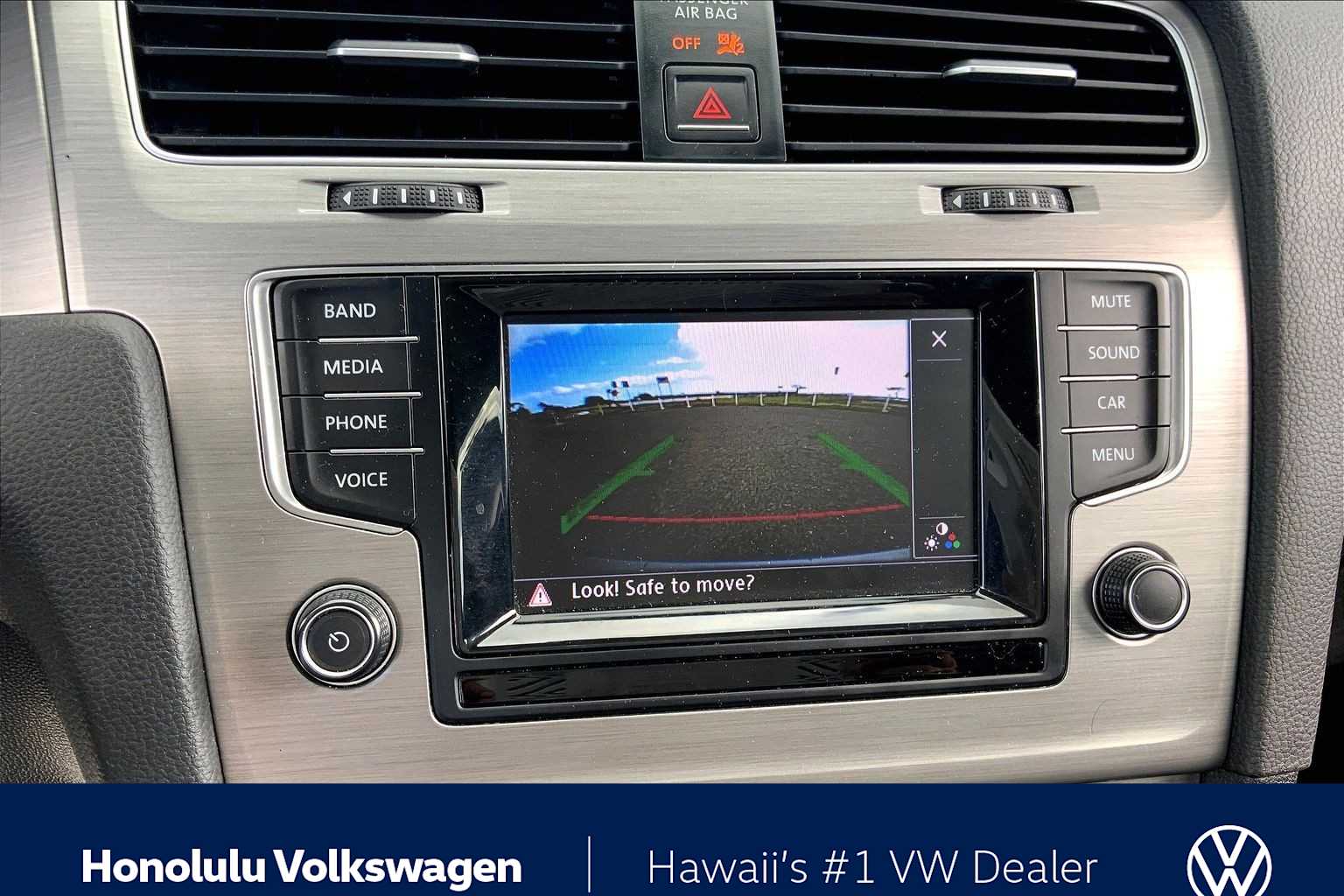 Thumbnail: 2015 Volkswagen Golf - 25