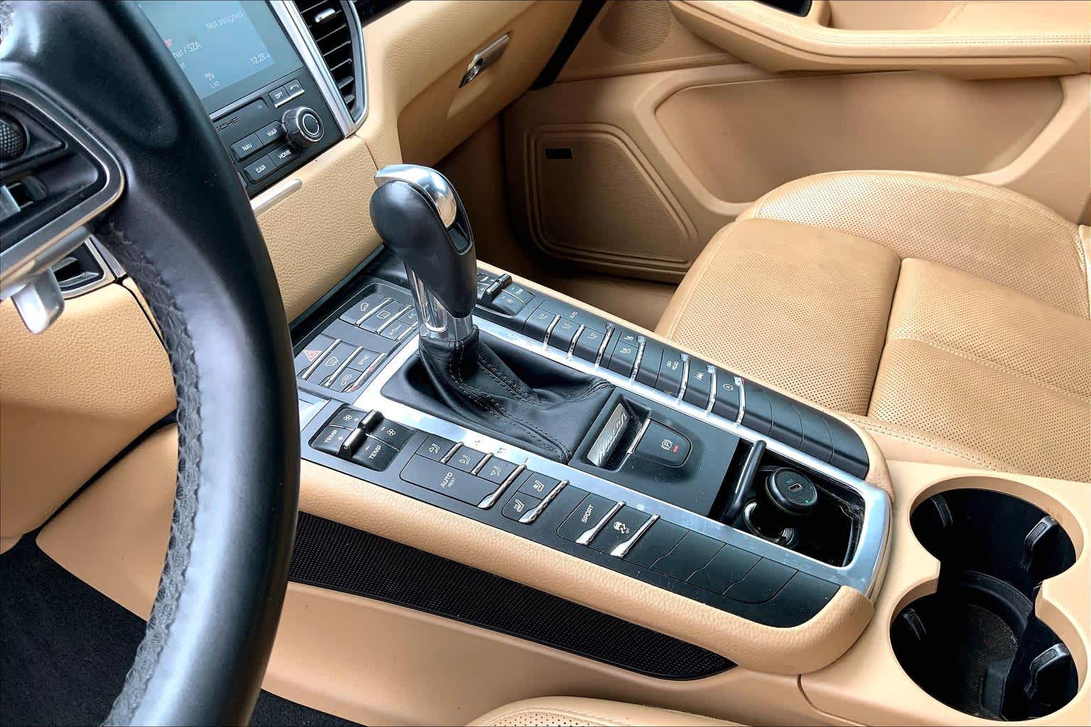 Thumbnail: 2018 Porsche Macan - 16