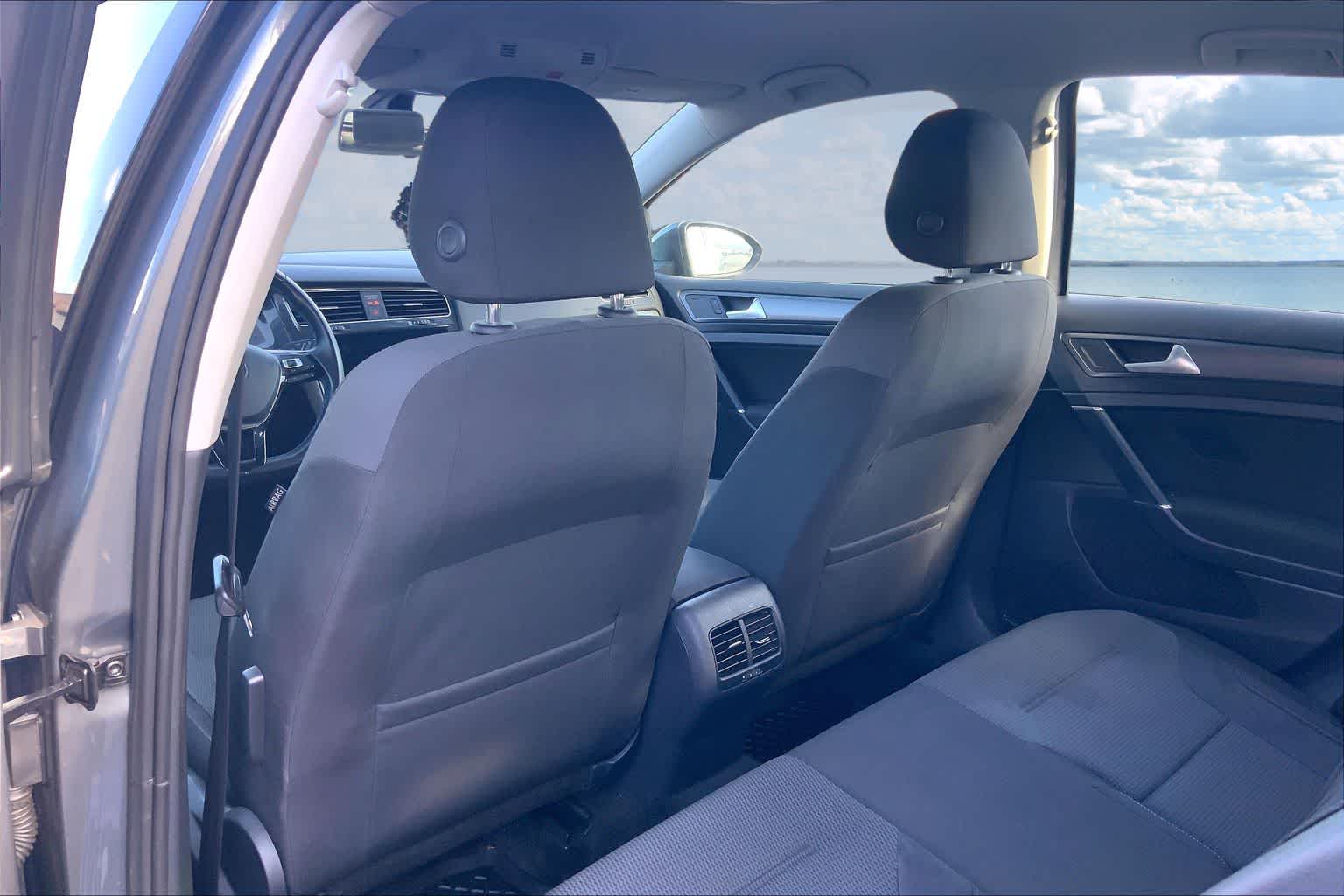 2019 Volkswagen e-Golf e-Golf SE - Photo 12