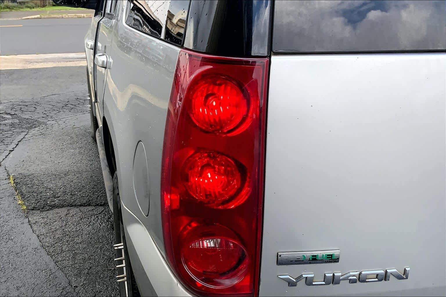 Thumbnail: 2011 GMC Yukon - 32