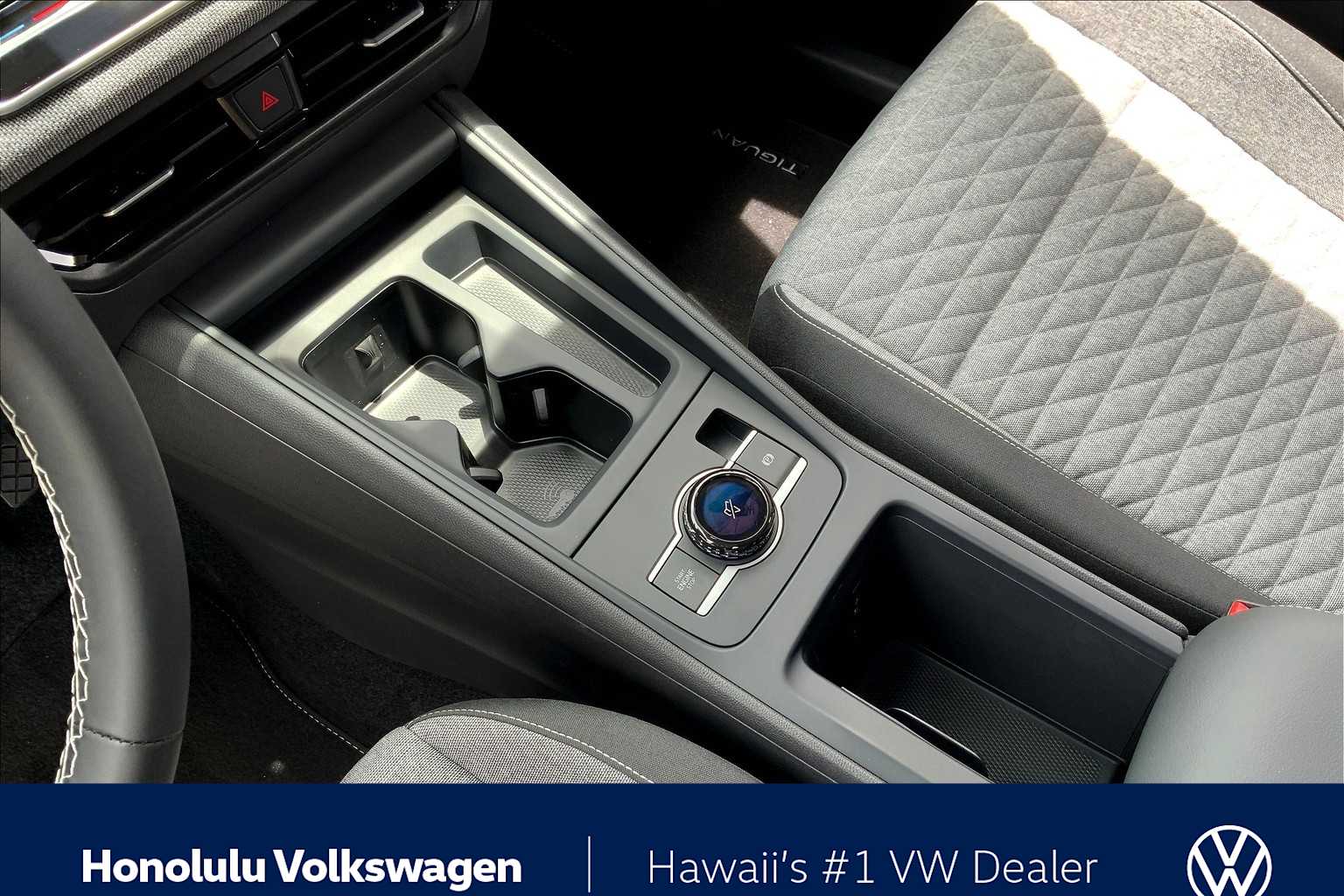 Thumbnail: 2025 Volkswagen Tiguan - 17