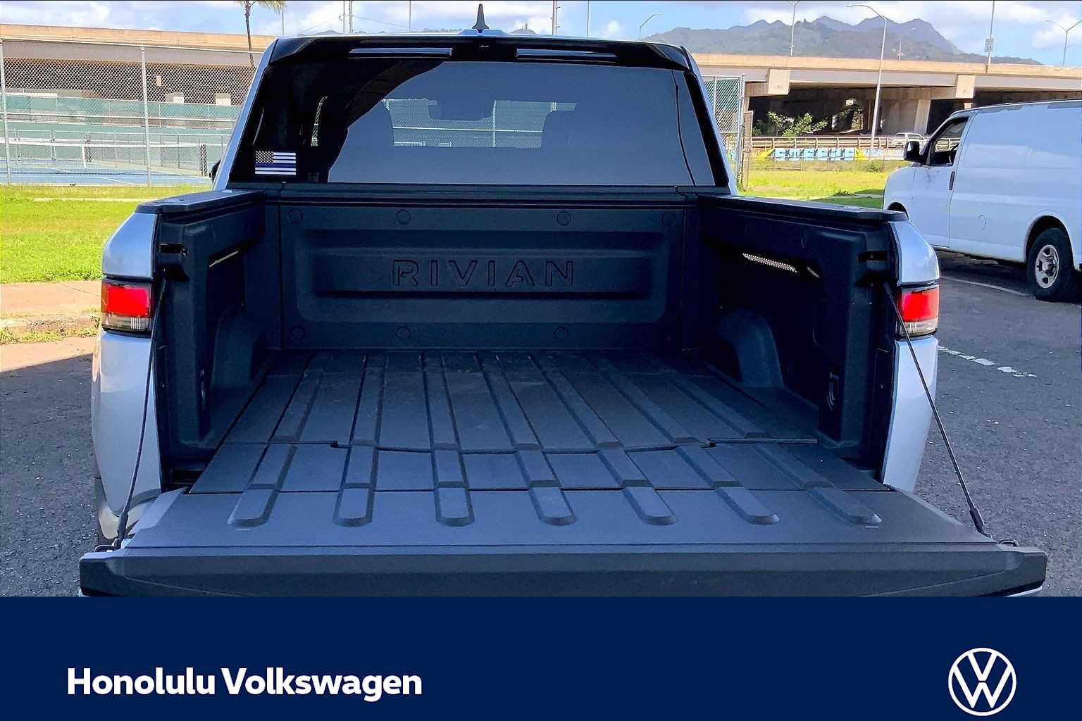 Thumbnail: 2026 Rivian R1T - 18