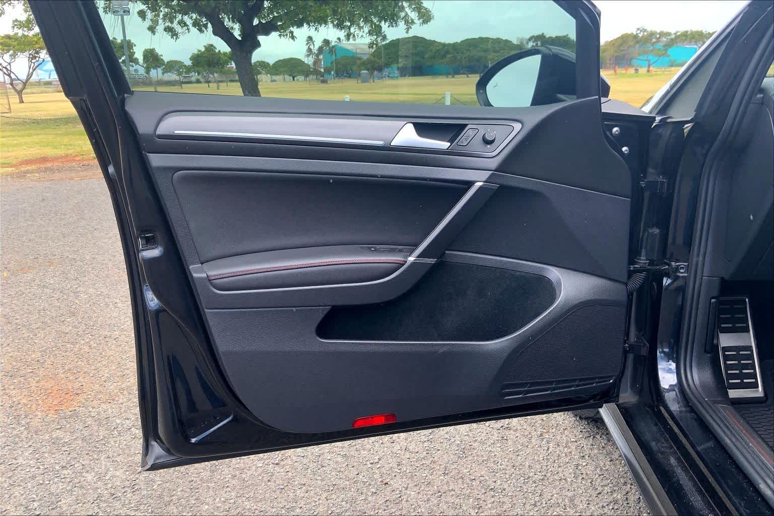 Thumbnail: 2021 Volkswagen Golf - 27