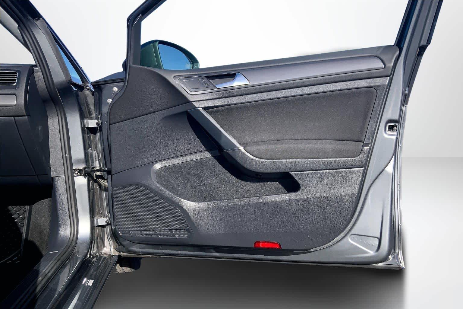 2019 Volkswagen e-Golf e-Golf SE - Photo 27