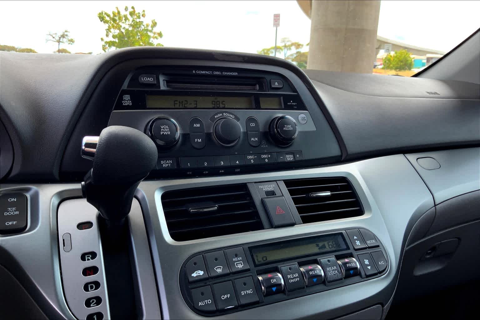 Thumbnail: 2010 Honda Odyssey - 25