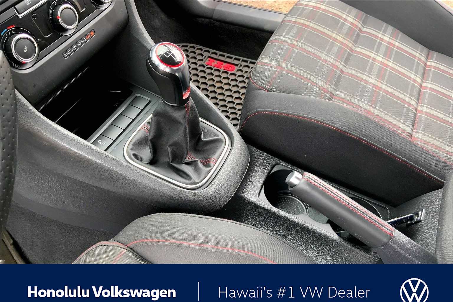 Thumbnail: 2011 Volkswagen Golf - 15