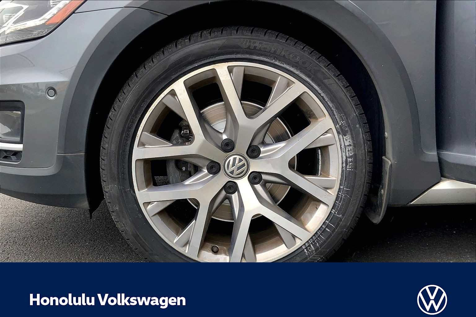 Thumbnail: 2019 Volkswagen Golf - 8