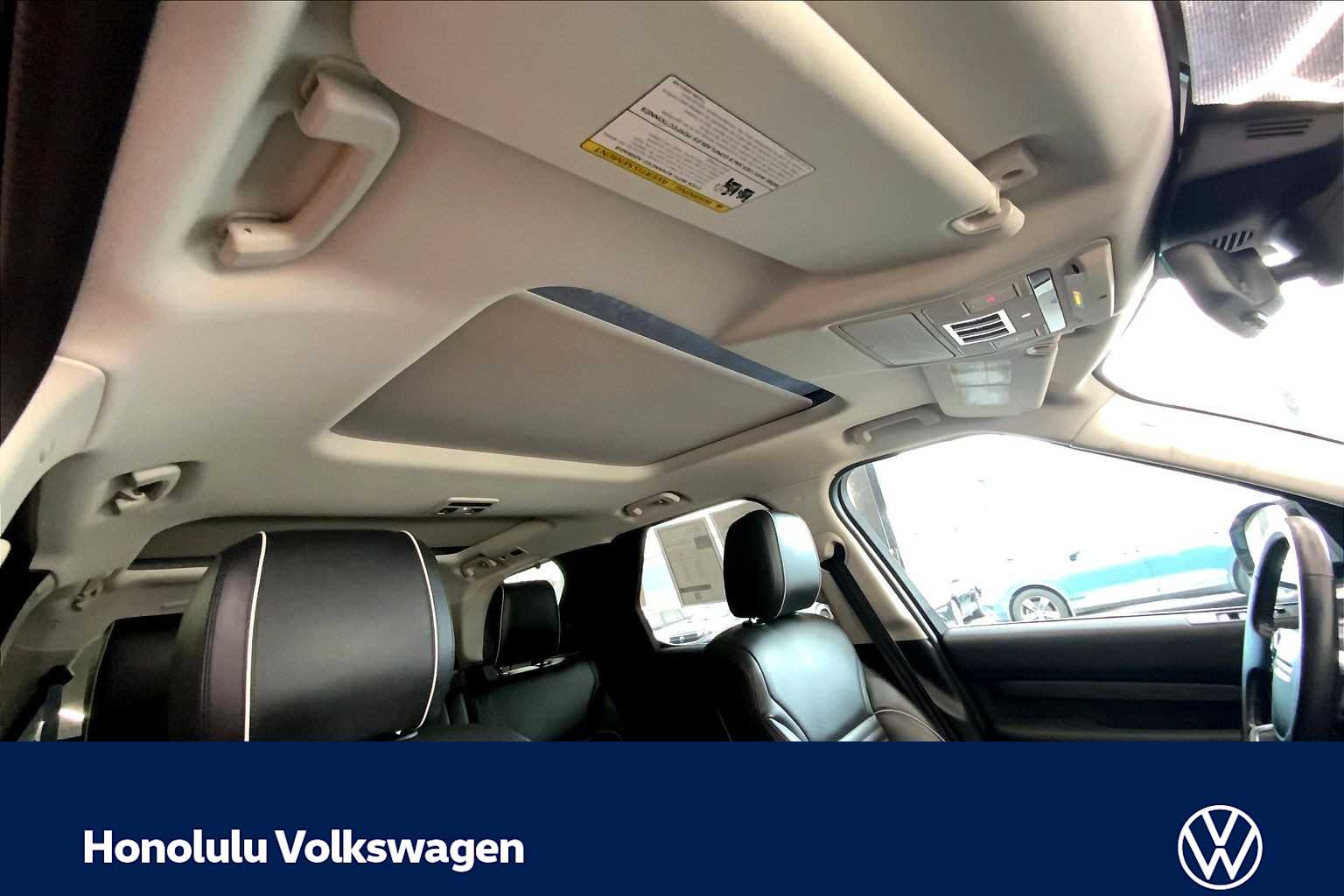 Thumbnail: 2020 Land Rover Discovery - 30