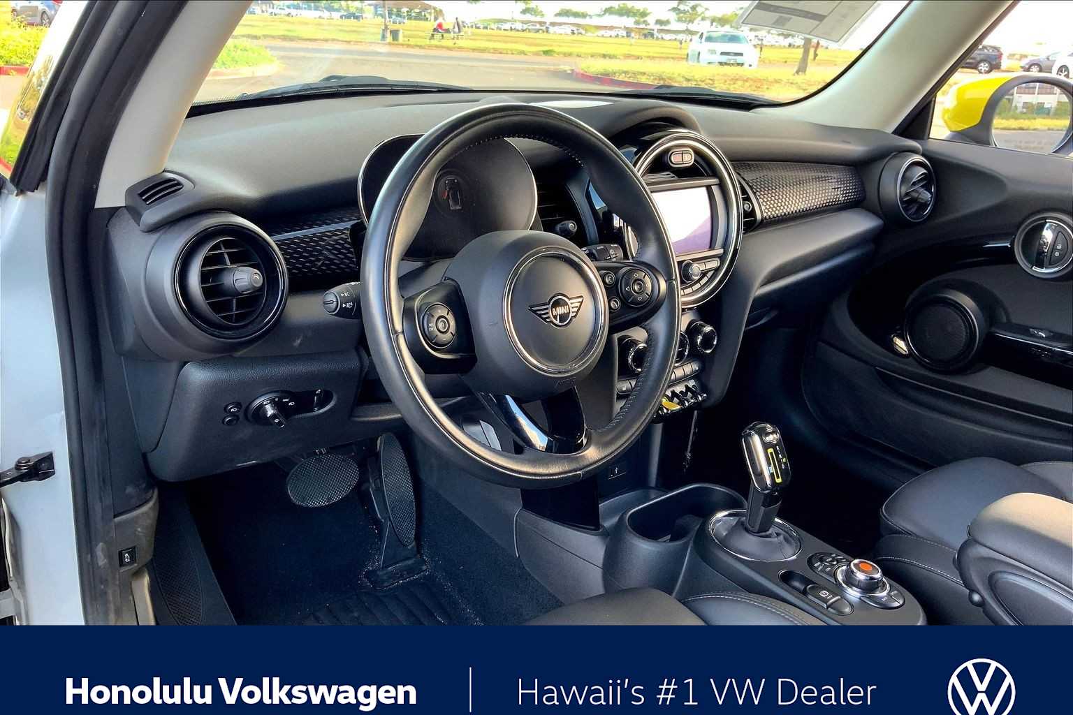 Used 2021 MINI Hardtop 2 Door SE with VIN WMWXP3C04M2N10639 for sale in Honolulu, HI