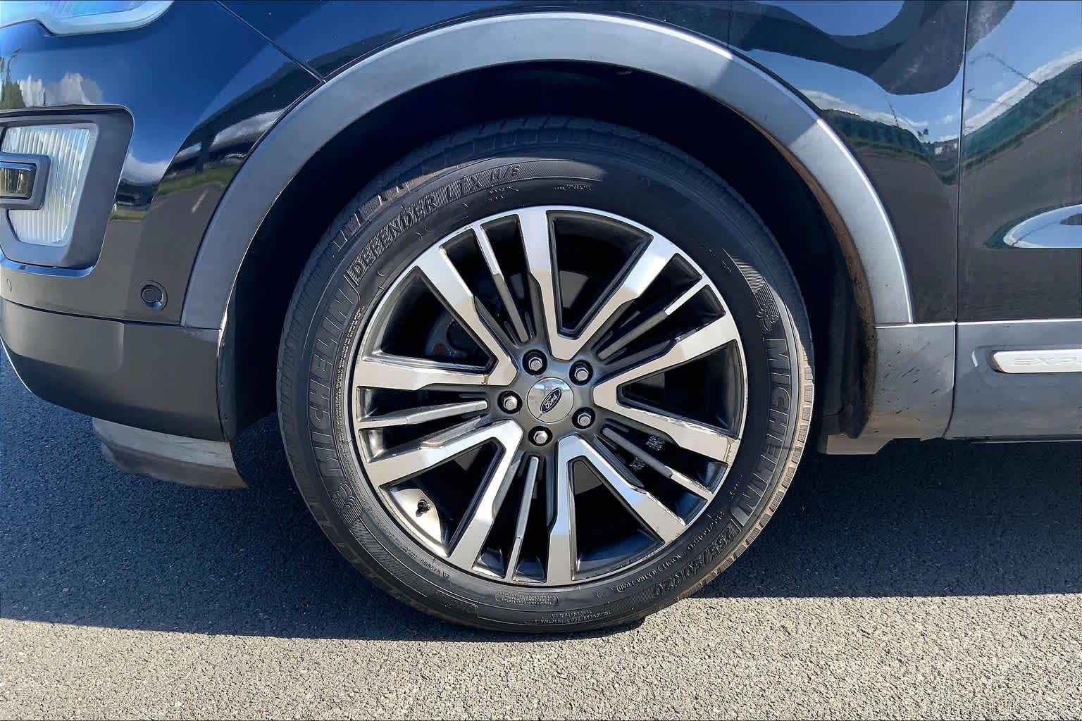 Thumbnail: 2016 Ford Explorer - 8