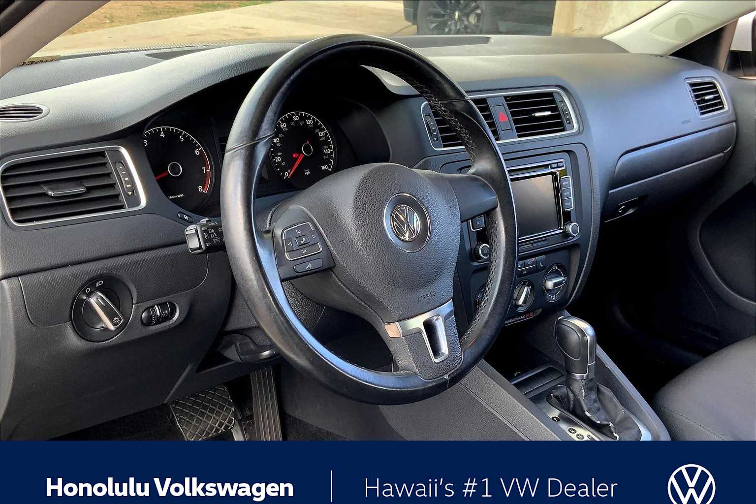 2011 Volkswagen Jetta 2.5L SE photo 2