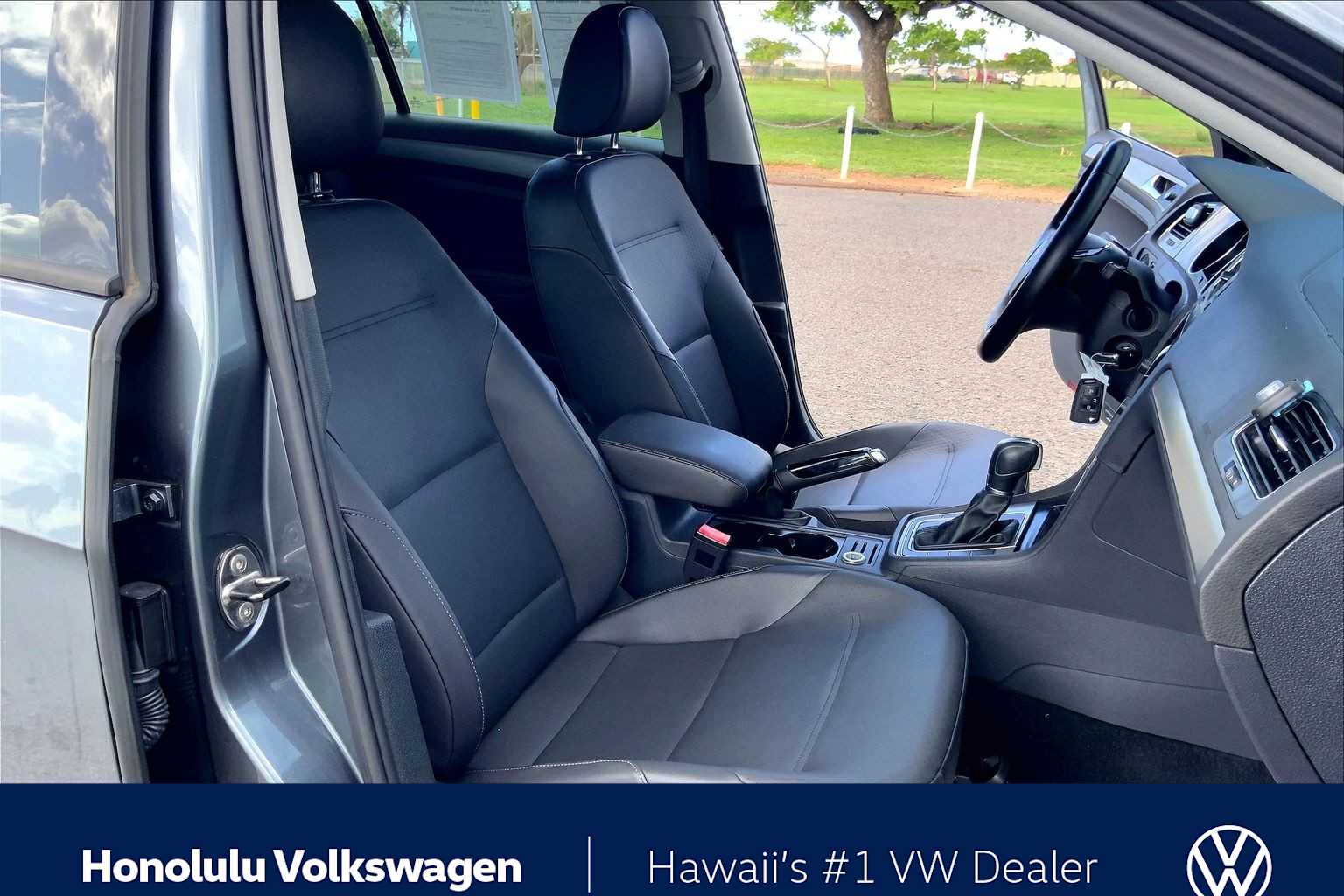 Thumbnail: 2015 Volkswagen Golf - 12