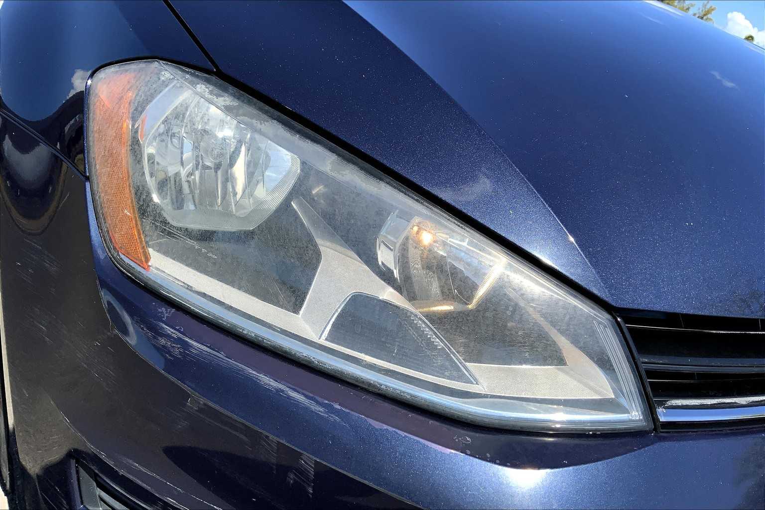Thumbnail: 2015 Volkswagen e-Golf - 30