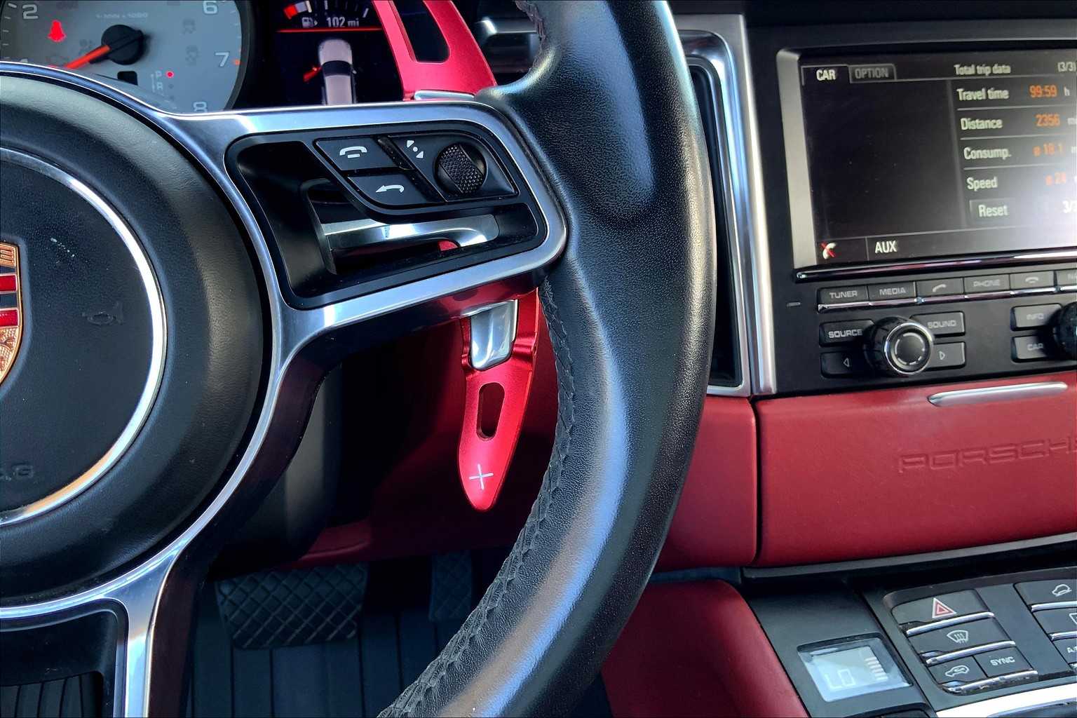 Thumbnail: 2015 Porsche Macan - 24