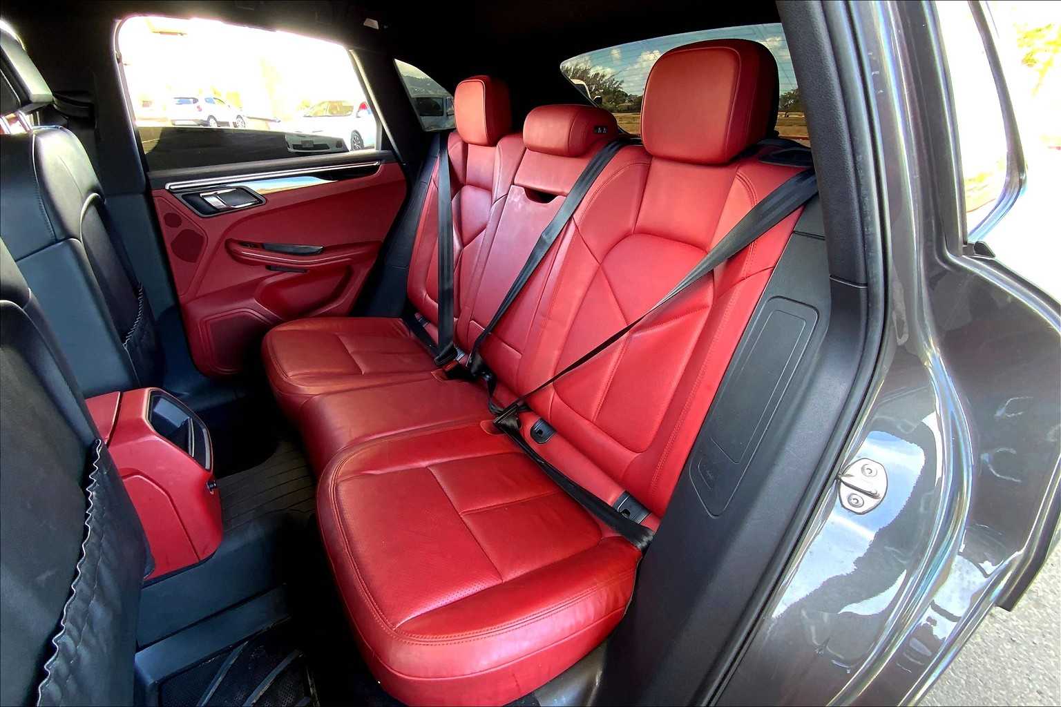 Thumbnail: 2015 Porsche Macan - 28