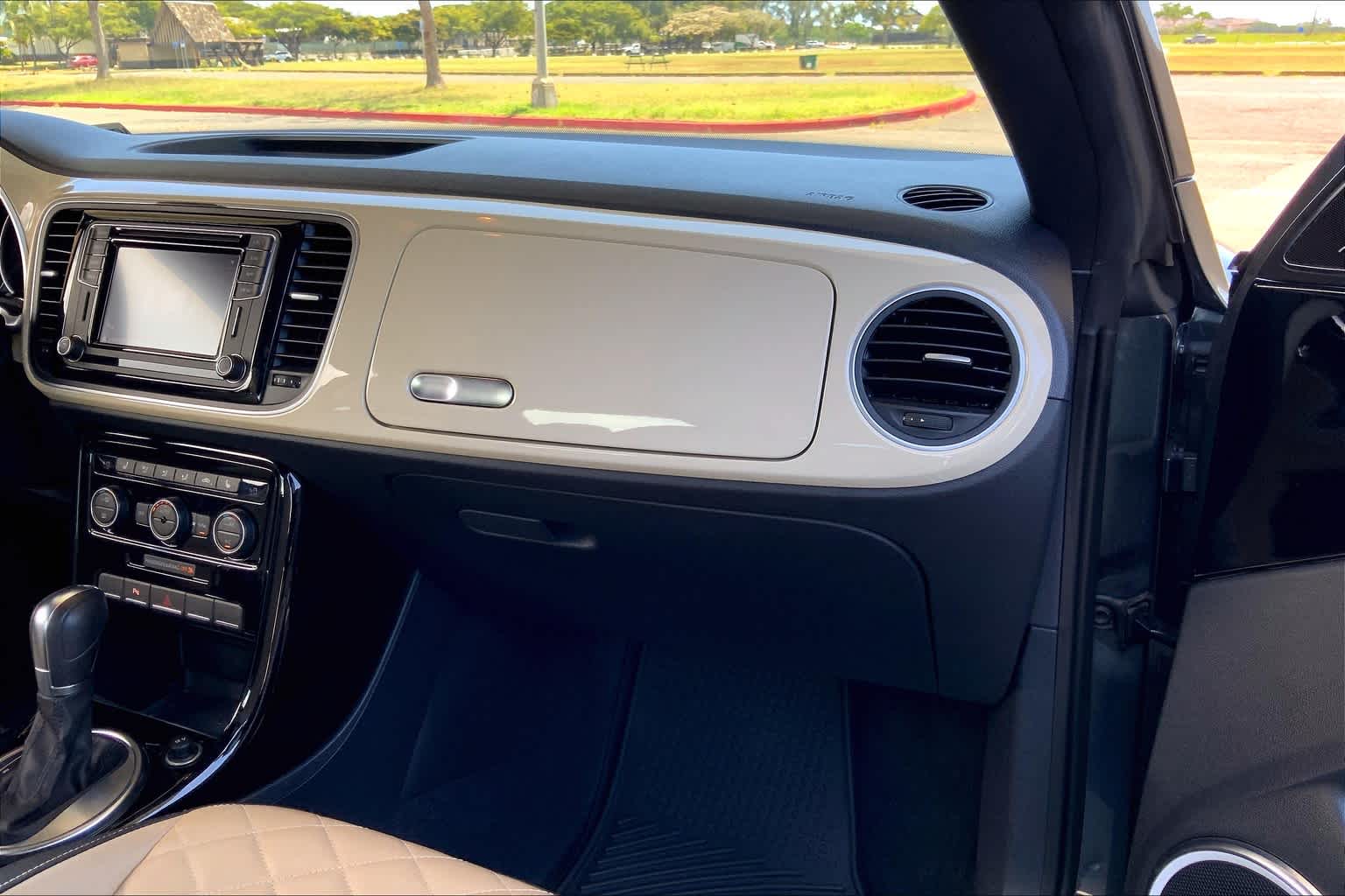 Thumbnail: 2019 Volkswagen Beetle - 21