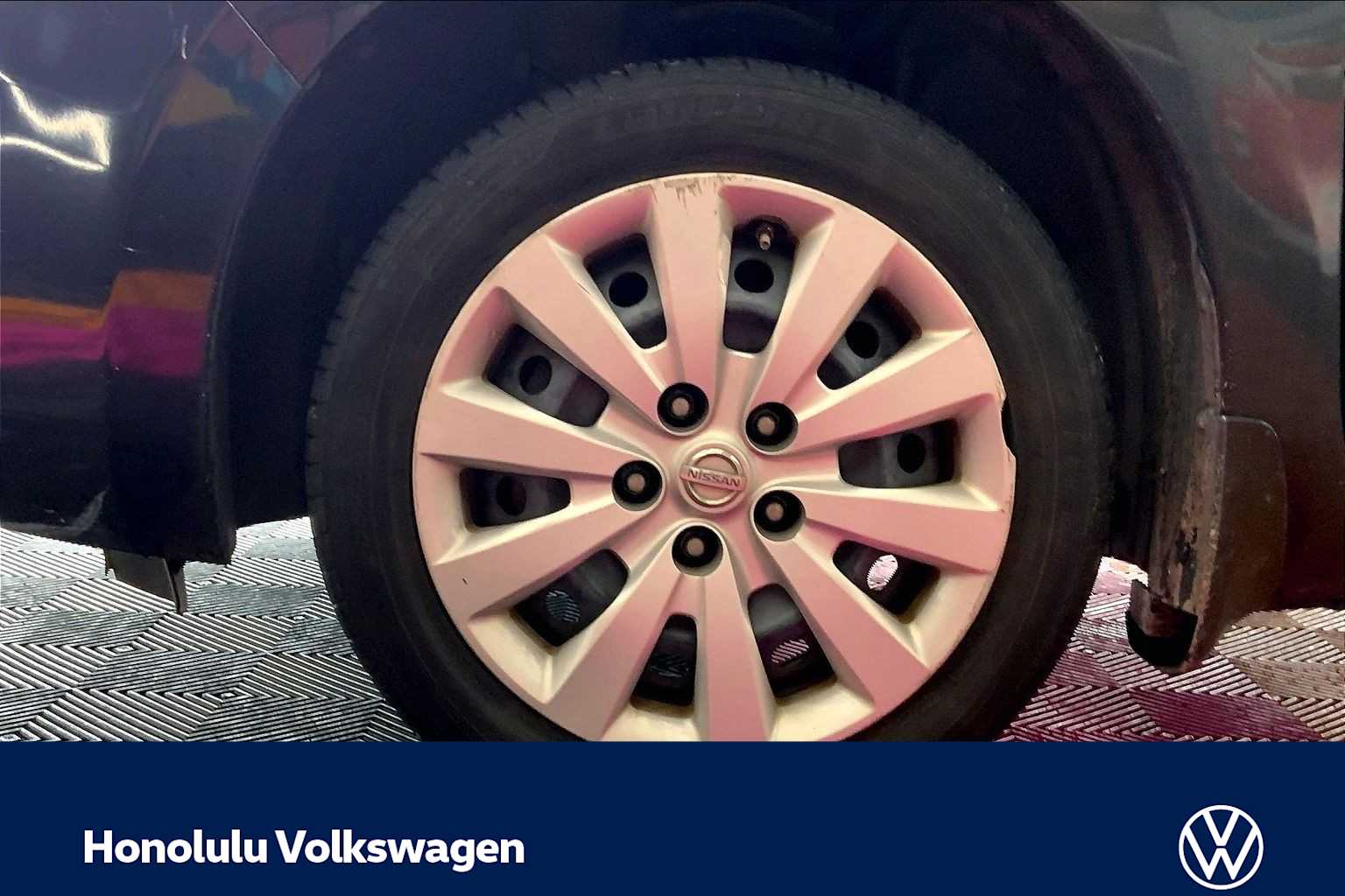 Thumbnail: 2013 Nissan Leaf - 8