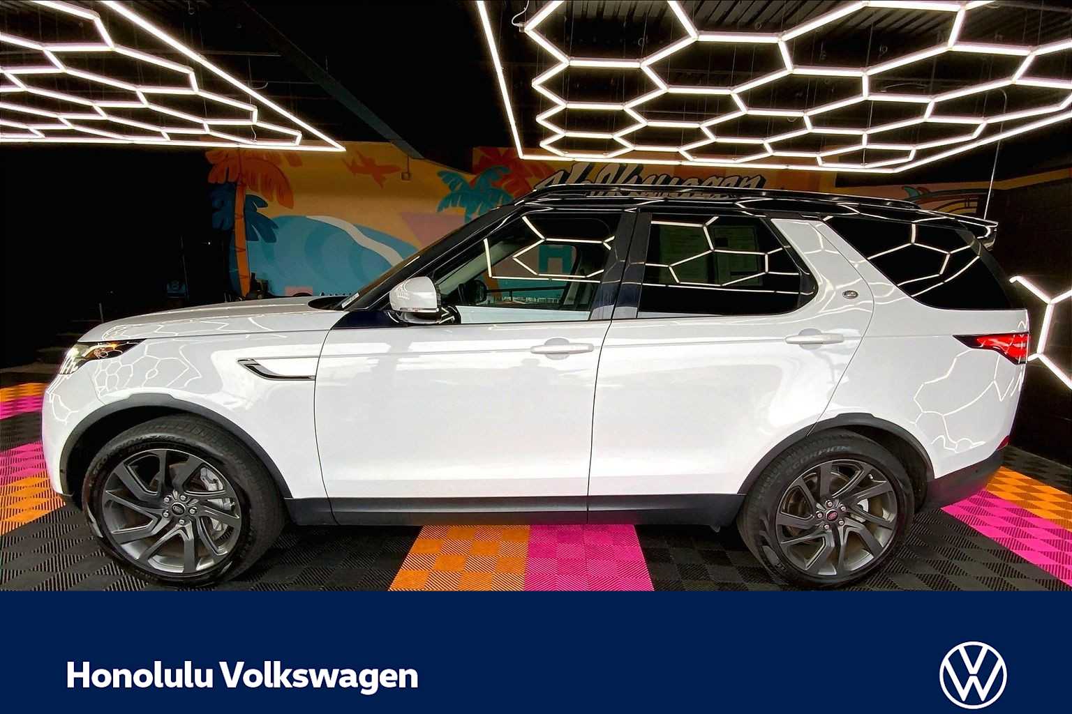 Thumbnail: 2020 Land Rover Discovery - 3